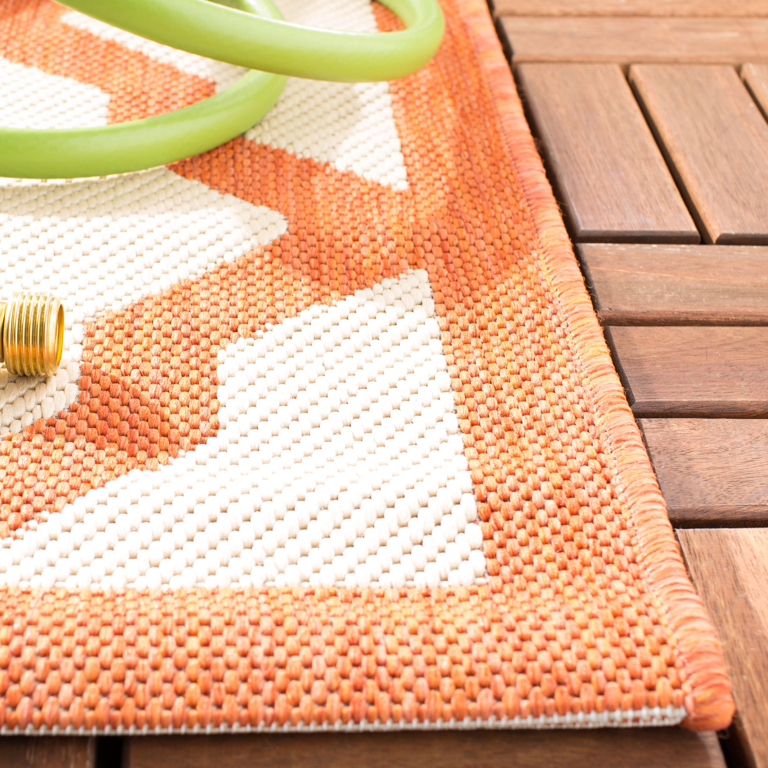 Safavieh Courtyard Amber Geometric Indoor/Outdoor Area Rug (Beige/Terracotta, 5 ft 3 in x 7 ft 7 in) fo7mt
