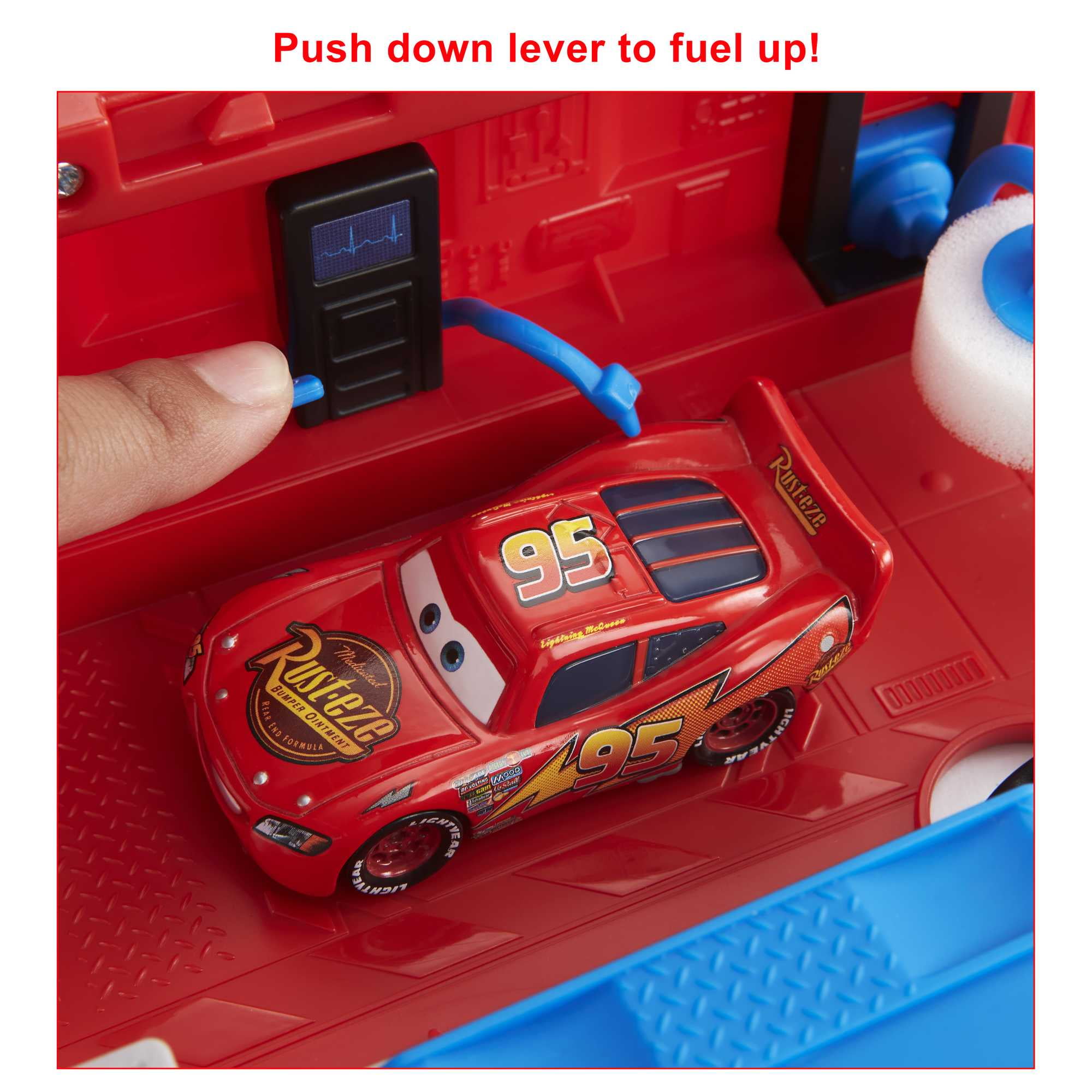 Disney Pixar Cars Transforming Mack Playset, 2-in-1 Transporter and Tune-Up Station (17 in) npm7u