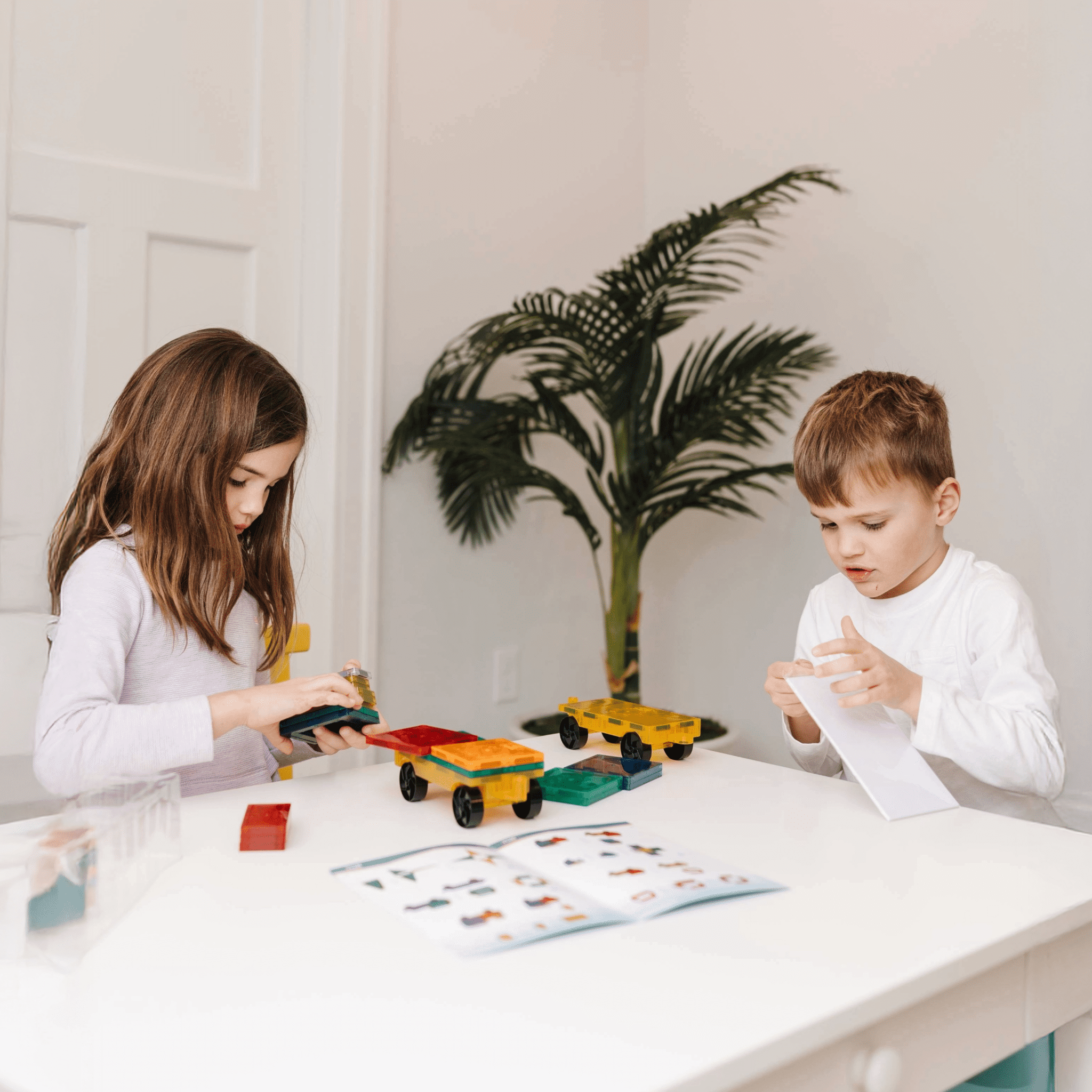 Tytan Disney Junior Mickey Mouse Magnetic Tile Building Set (41-Piece STEAM Learning Toy) xa3cs