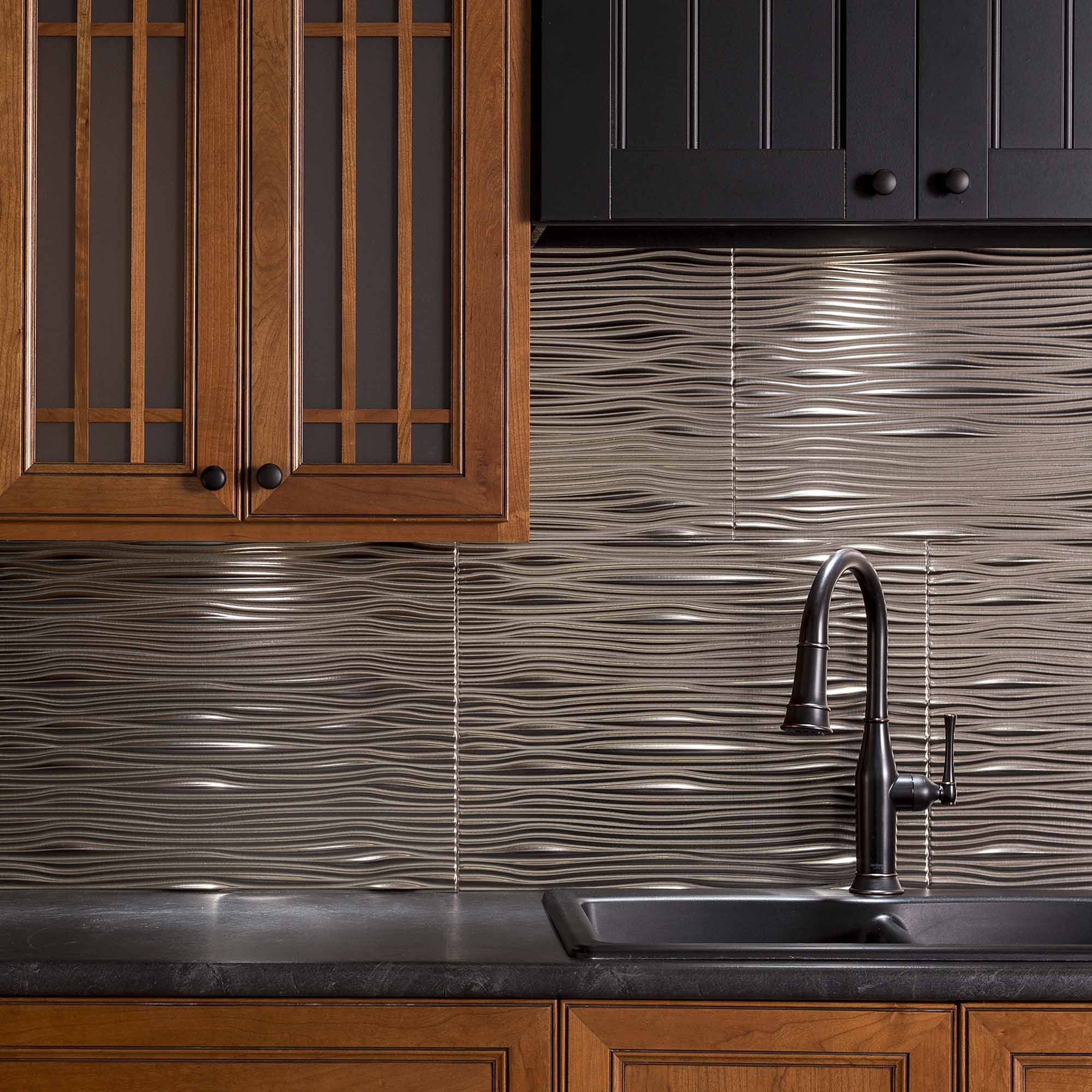 Fasade Waves Decorative Vinyl Backsplash Panel (Brushed Aluminum, 18 in x 24 in, 5 Pack) lybcl