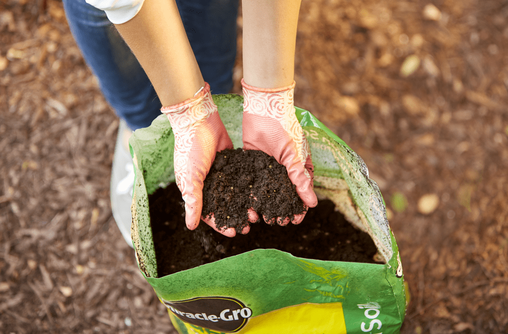 Miracle-Gro Garden Soil All Purpose, Nutrient-Rich Planting Mix for In-Ground Use (0.75 cu. ft.) r5ish