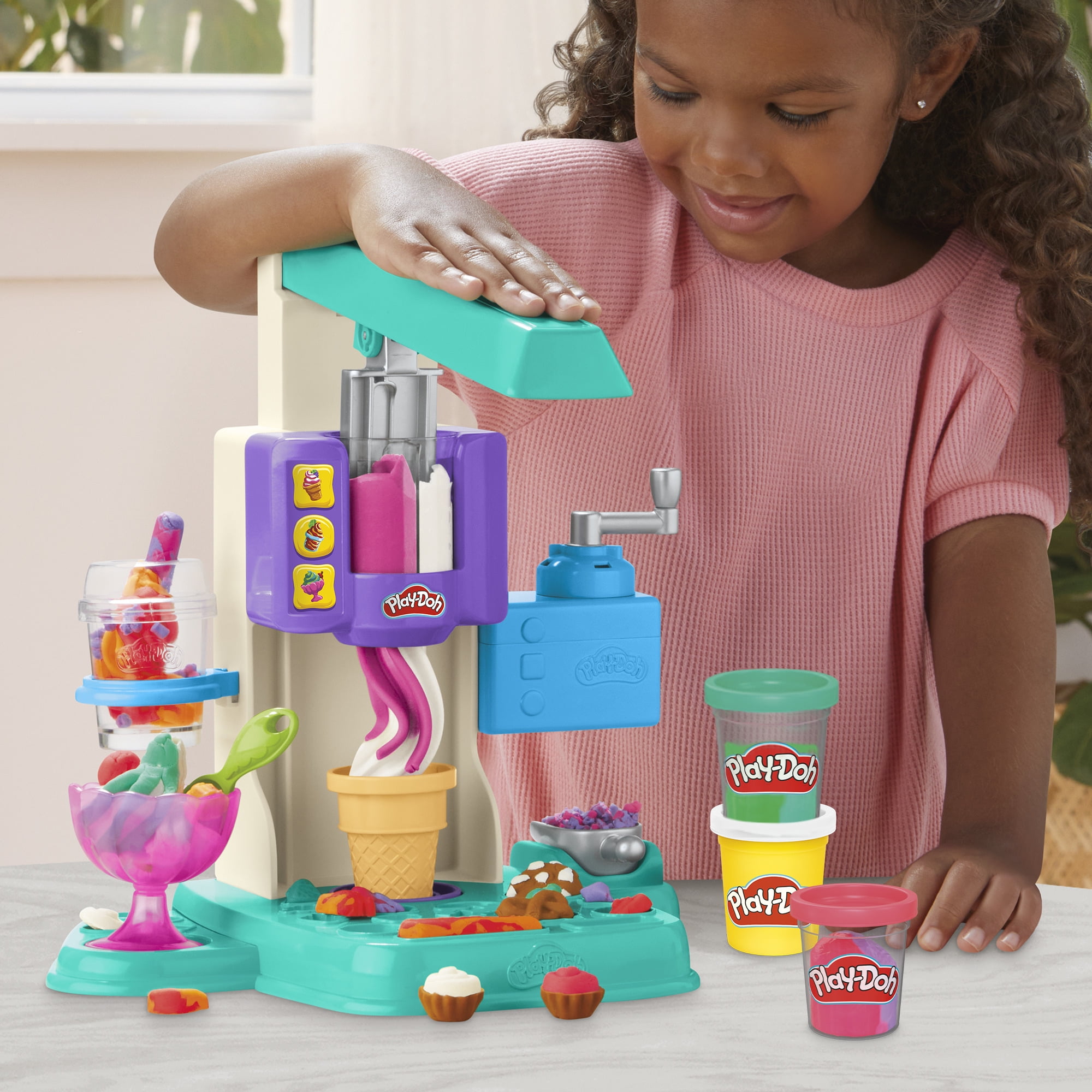 Play-Doh Rainbow Swirl Ice Cream Playset with Pretend Kitchen Accessories (Multi-Color, 10 oz Total) 93xo5