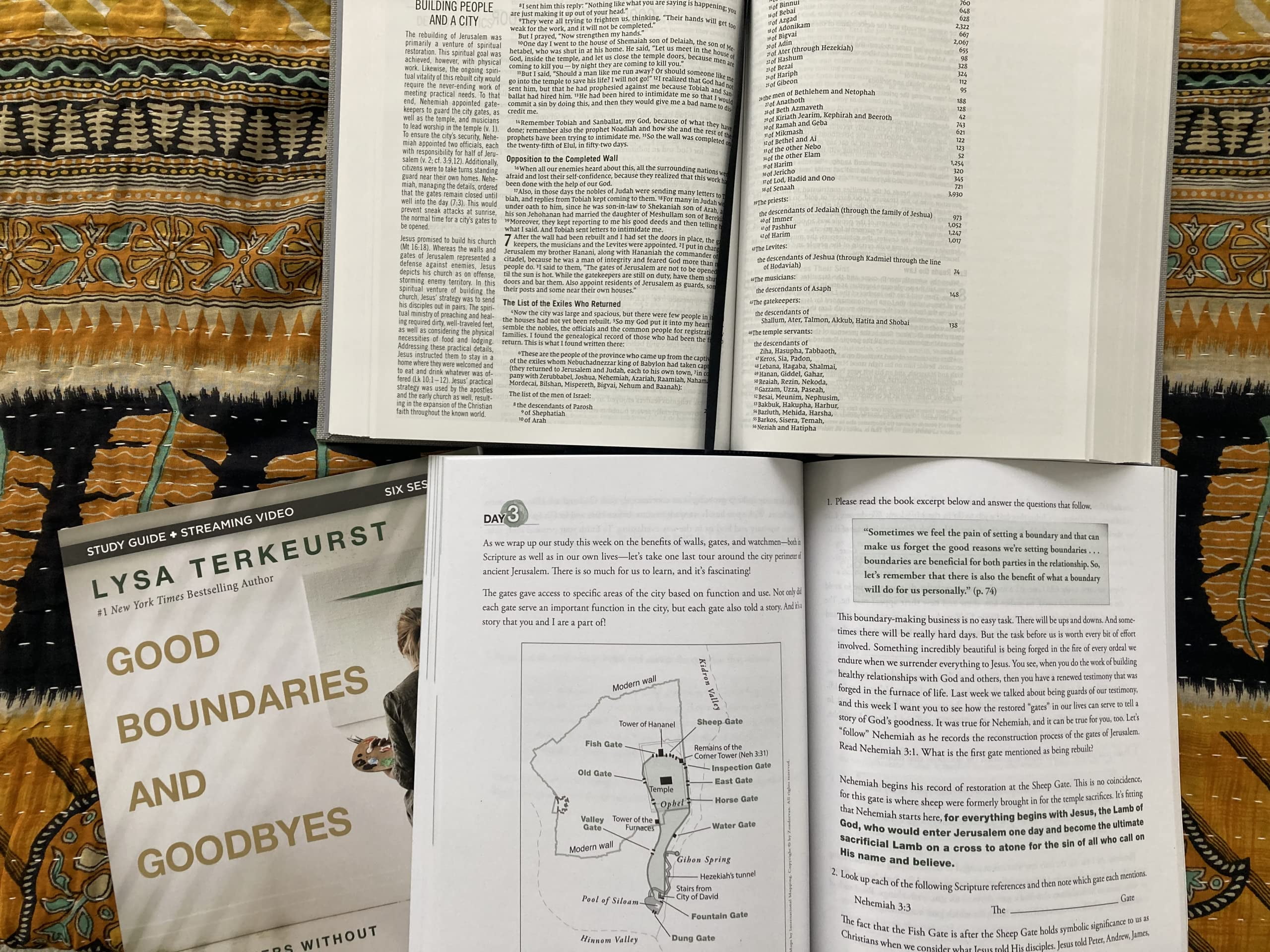 Lysa TerKeurst Good Boundaries and Goodbyes Bible Study Guide with Streaming Video (192 Pages) m1ap1