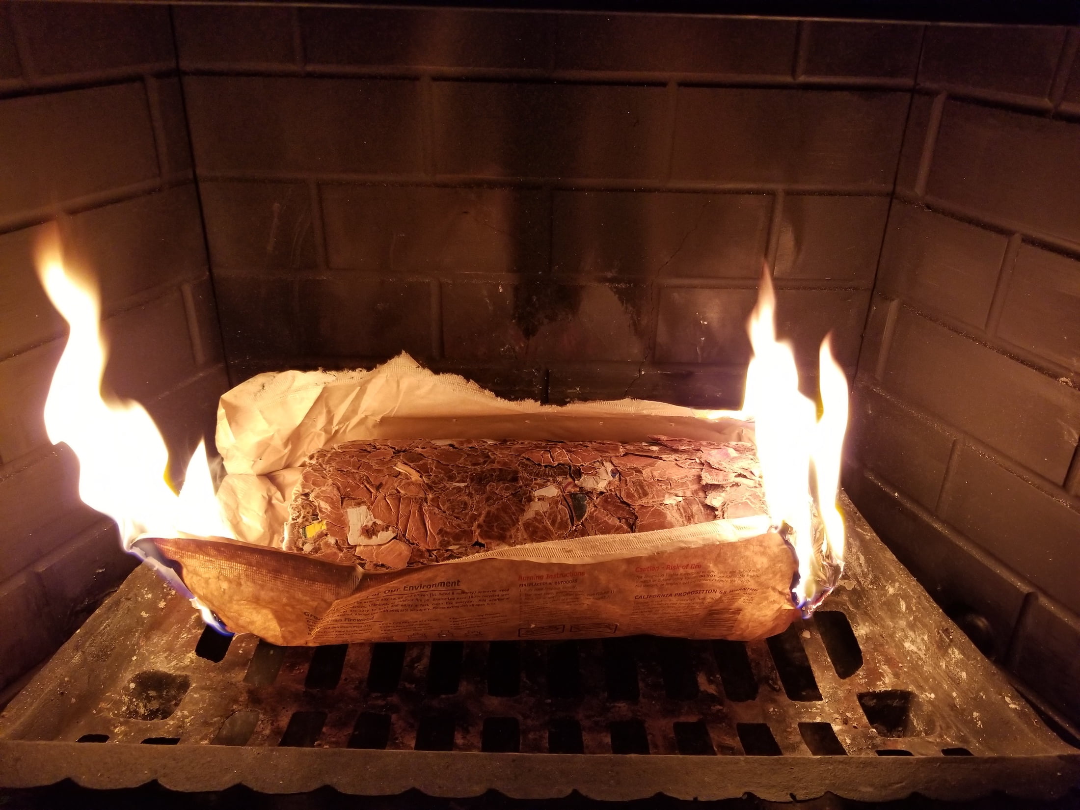 Enviro-Log Indoor and Outdoor Fire Logs, Clean-Burning Recycled Material (6 Count, 4.3 lb Each) gt8pj