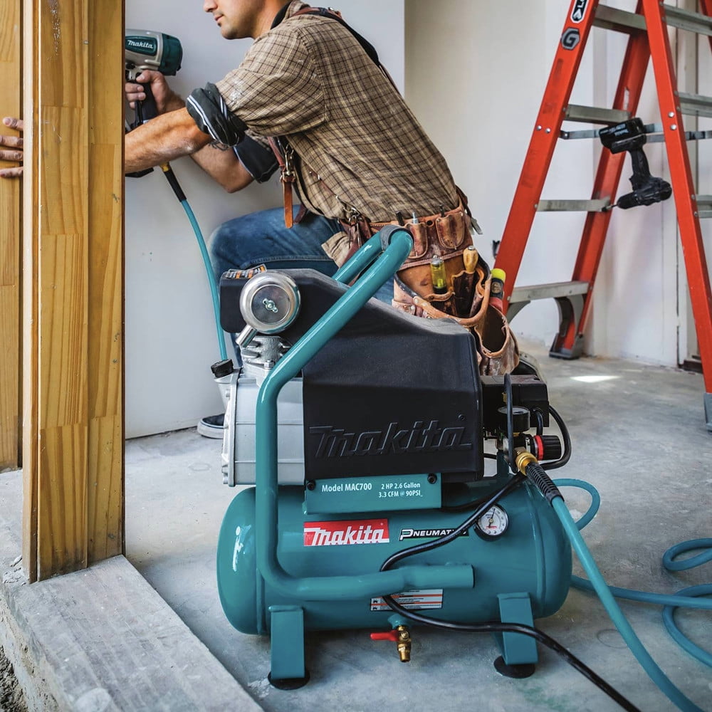 Makita MAC700 2.0 HP Big Bore Air Compressor (Black, 2.6 gal) 8yxgu