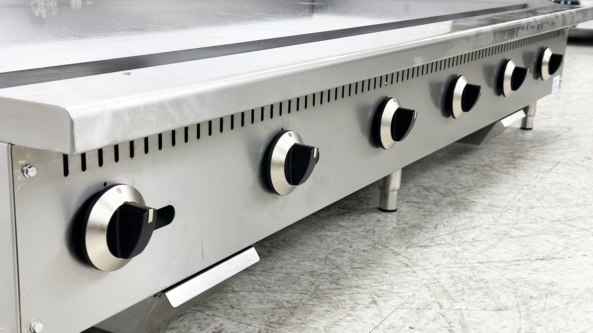 Elite Kitchen Supply 72 in. Commercial Gas Griddle, Heavy-Duty Stainless Steel Flat Top Cooking Equipment (Silver, 72 in.) 7ypng