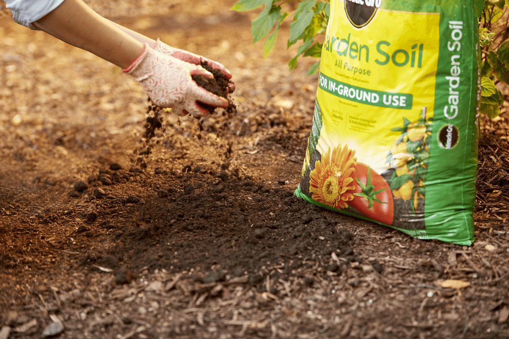 Miracle-Gro Garden Soil All Purpose, Nutrient-Rich Planting Mix for In-Ground Use (0.75 cu. ft.) r5ish