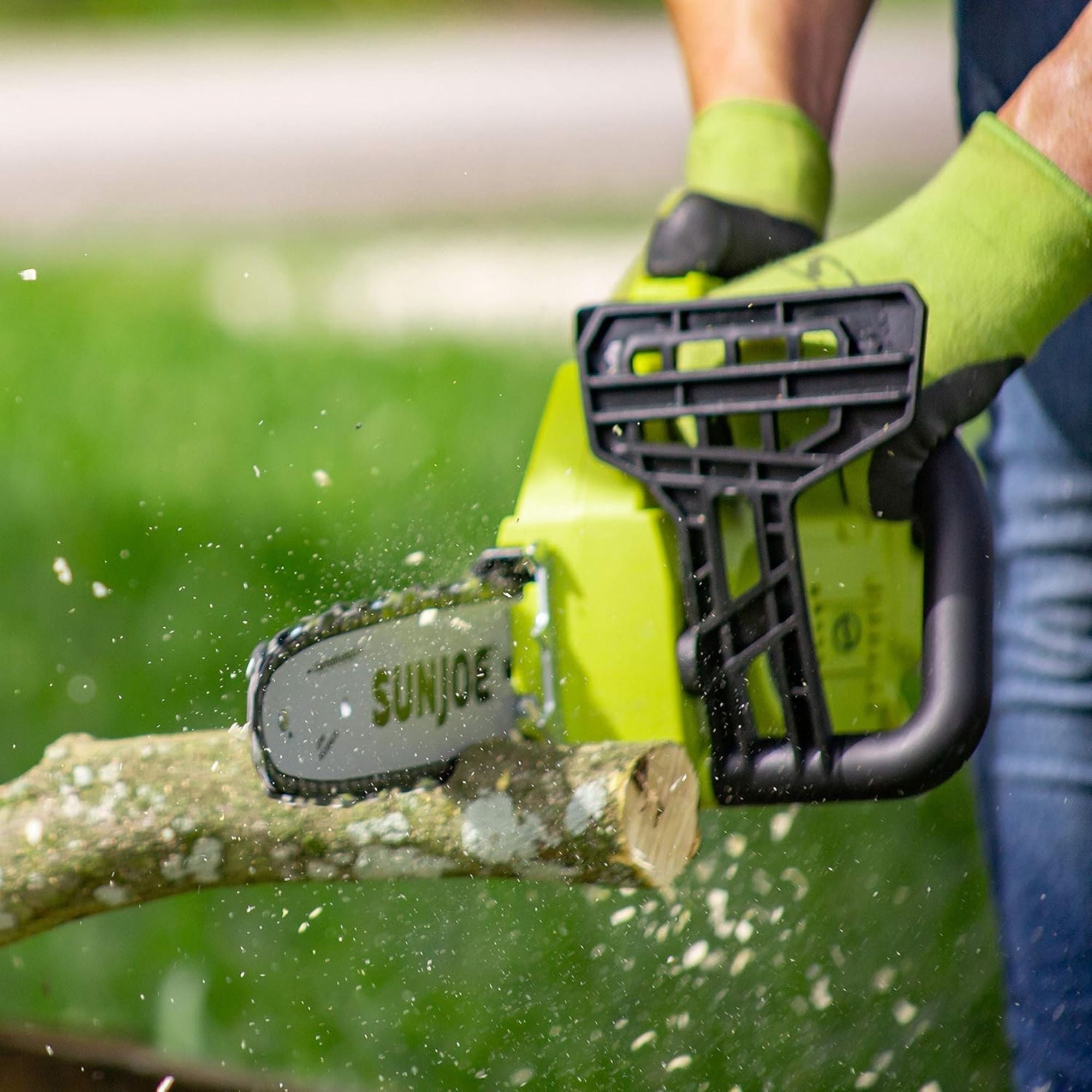 Sun Joe 10 in Cordless Chainsaw, 24V Wood Cutting Tool Kit with Battery and Charger (Green, 10 in) ync1r