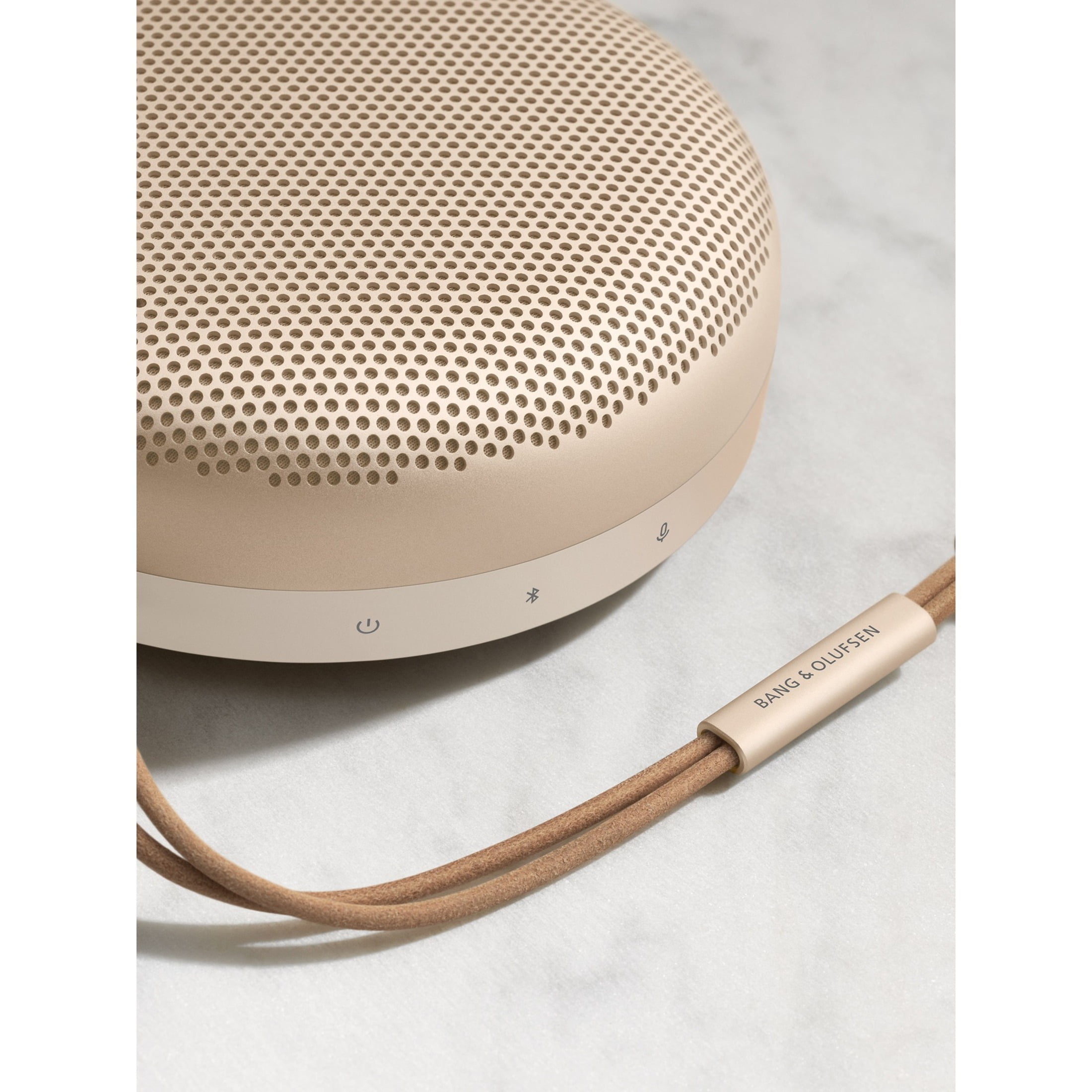 Bang & Olufsen Beosound A1 2nd Gen Portable Bluetooth Speaker (Gold Tone, 1 Unit) il0fc