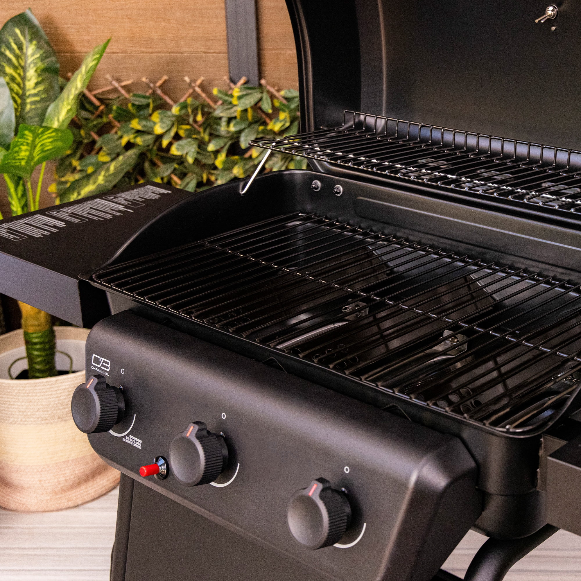 Charbroil Classic Series 3-Burner Gas Grill (Black, 530 sq in) fj7fi