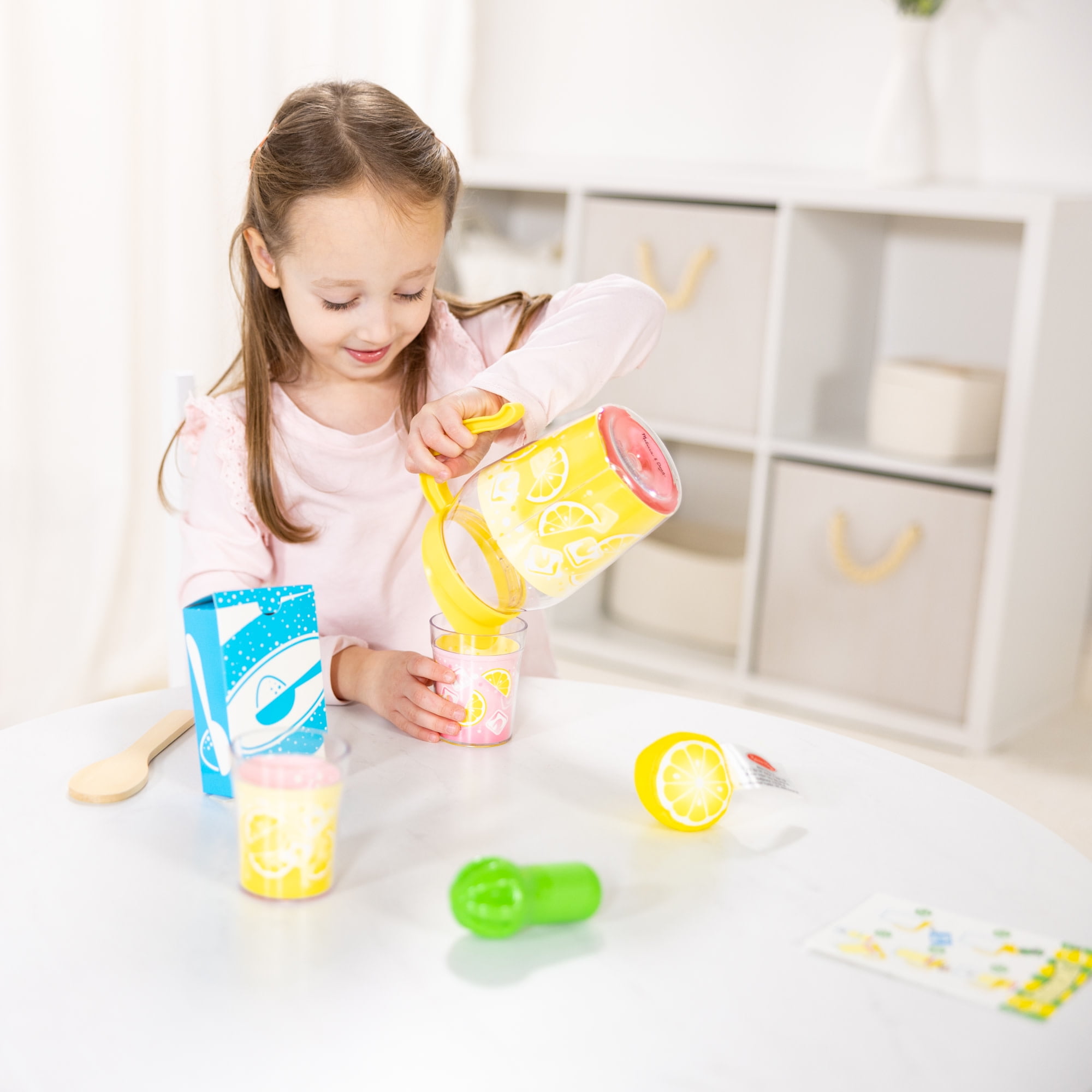 Melissa & Doug Lemonade Pretend Play Food and Drink Set (12 Pieces) h5mmz