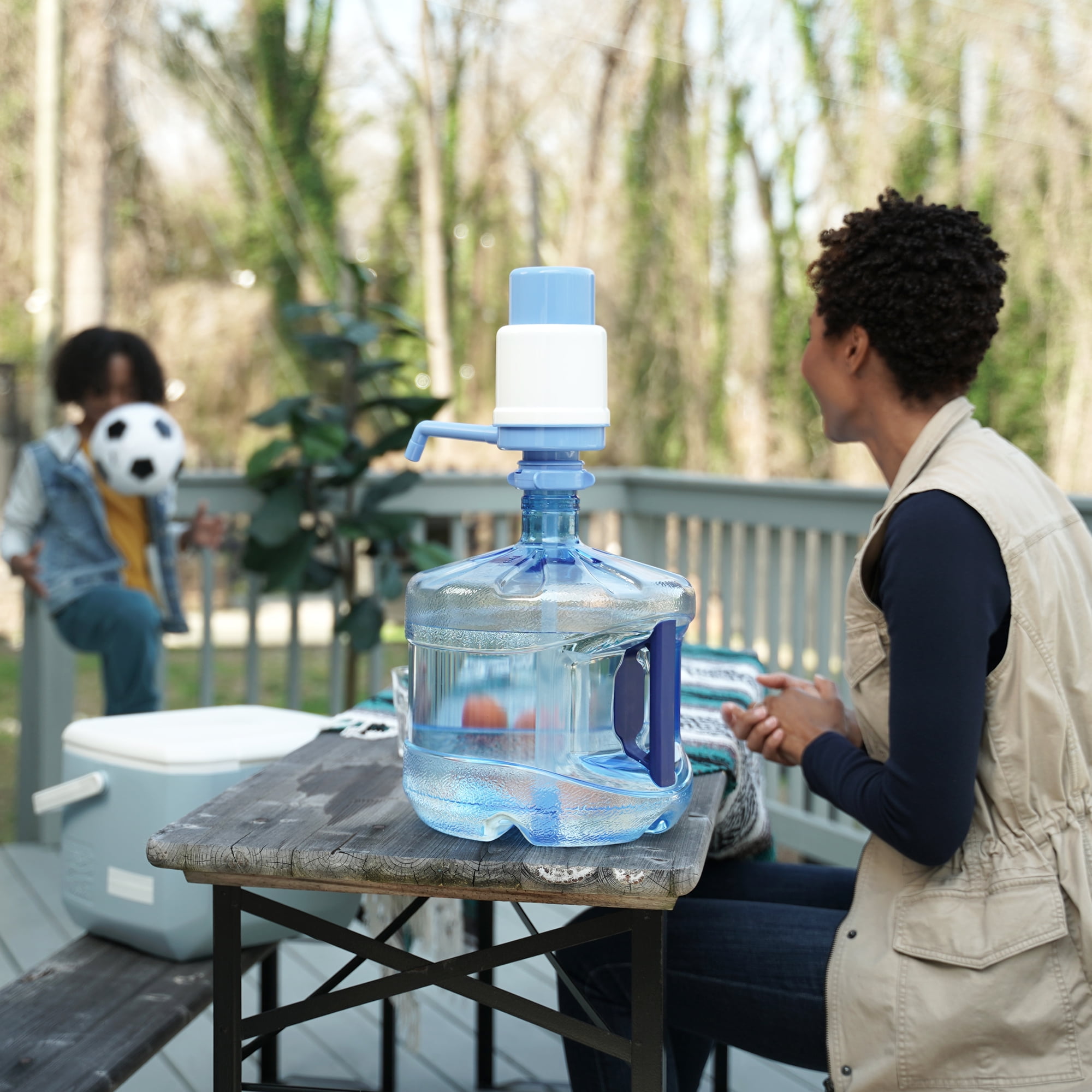 Primo Water Portable Manual Water Pump for 3 and 5 Gallon Jugs (Blue and White, 1 Pack) laypn