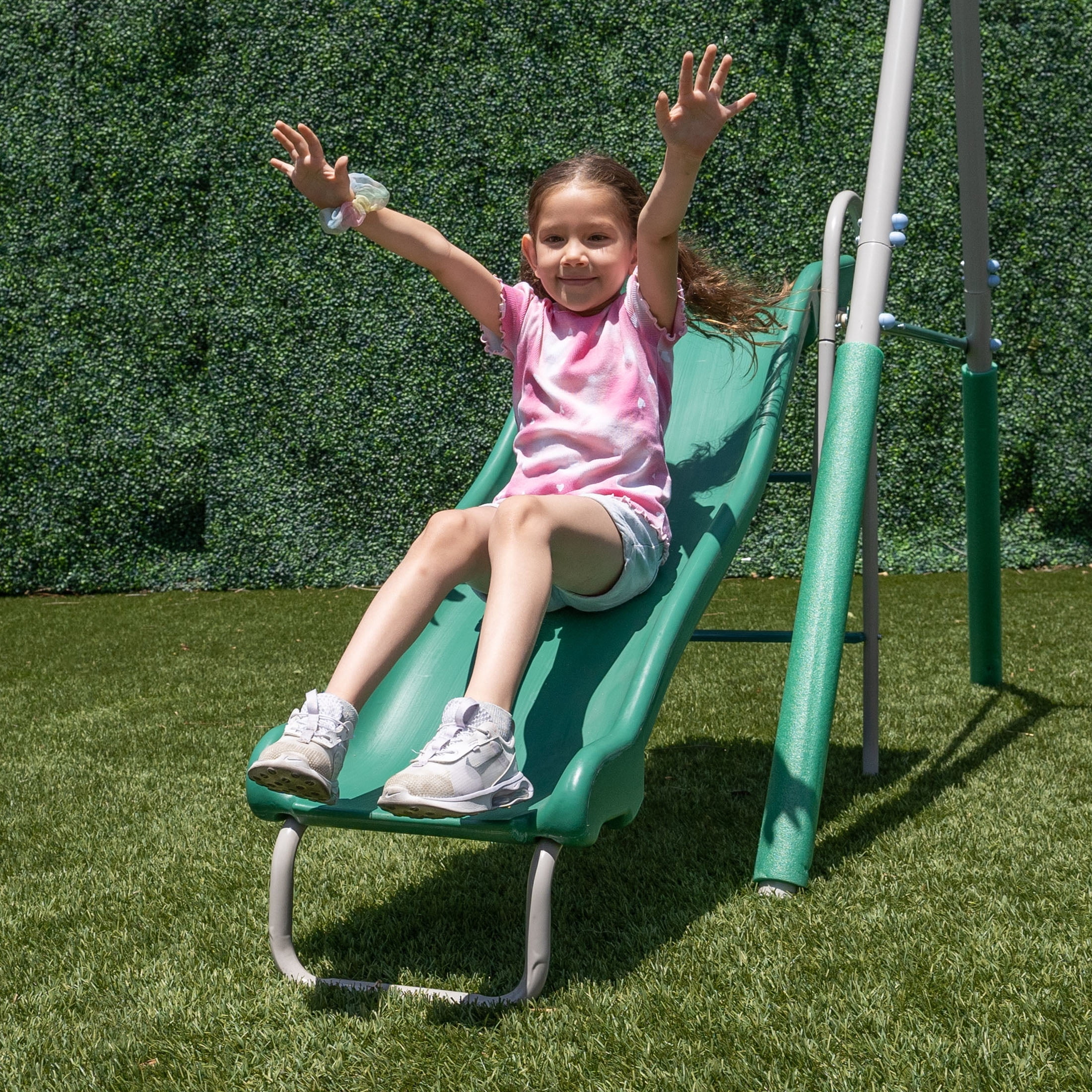 The Swing Company Northridge Metal Swing Set with Saucer Swing and 5 ft Wavy Slide (Green) hxxdv