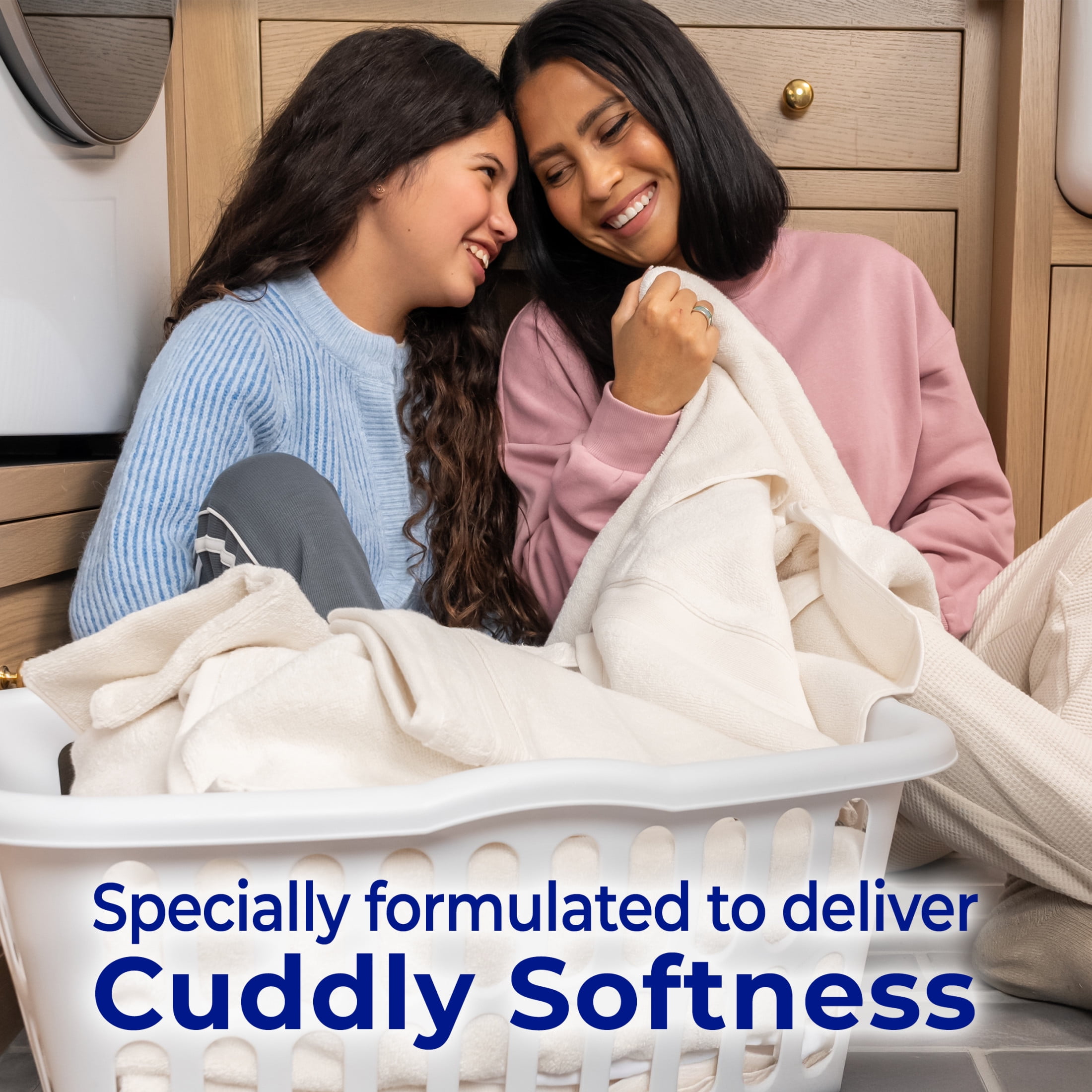 Snuggle Liquid Fabric Softener, Cuddle-Up Fresh Scent, Long-Lasting Softness (Blue, 123.1 oz) vju85