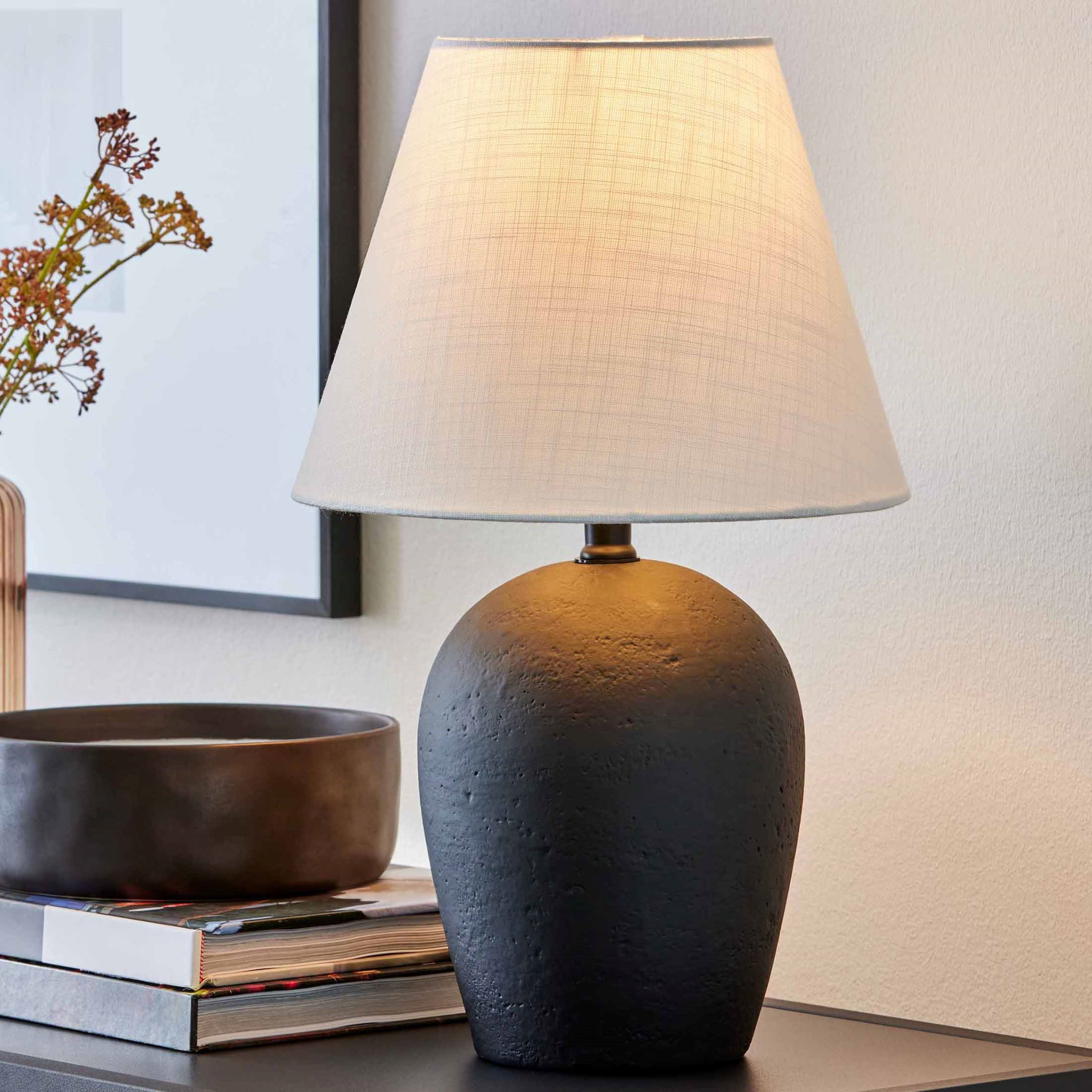 Better Homes & Gardens Ceramic Urn Table Lamp, Matte Black Finish, with White Linen Shade (18 in) ky2zm