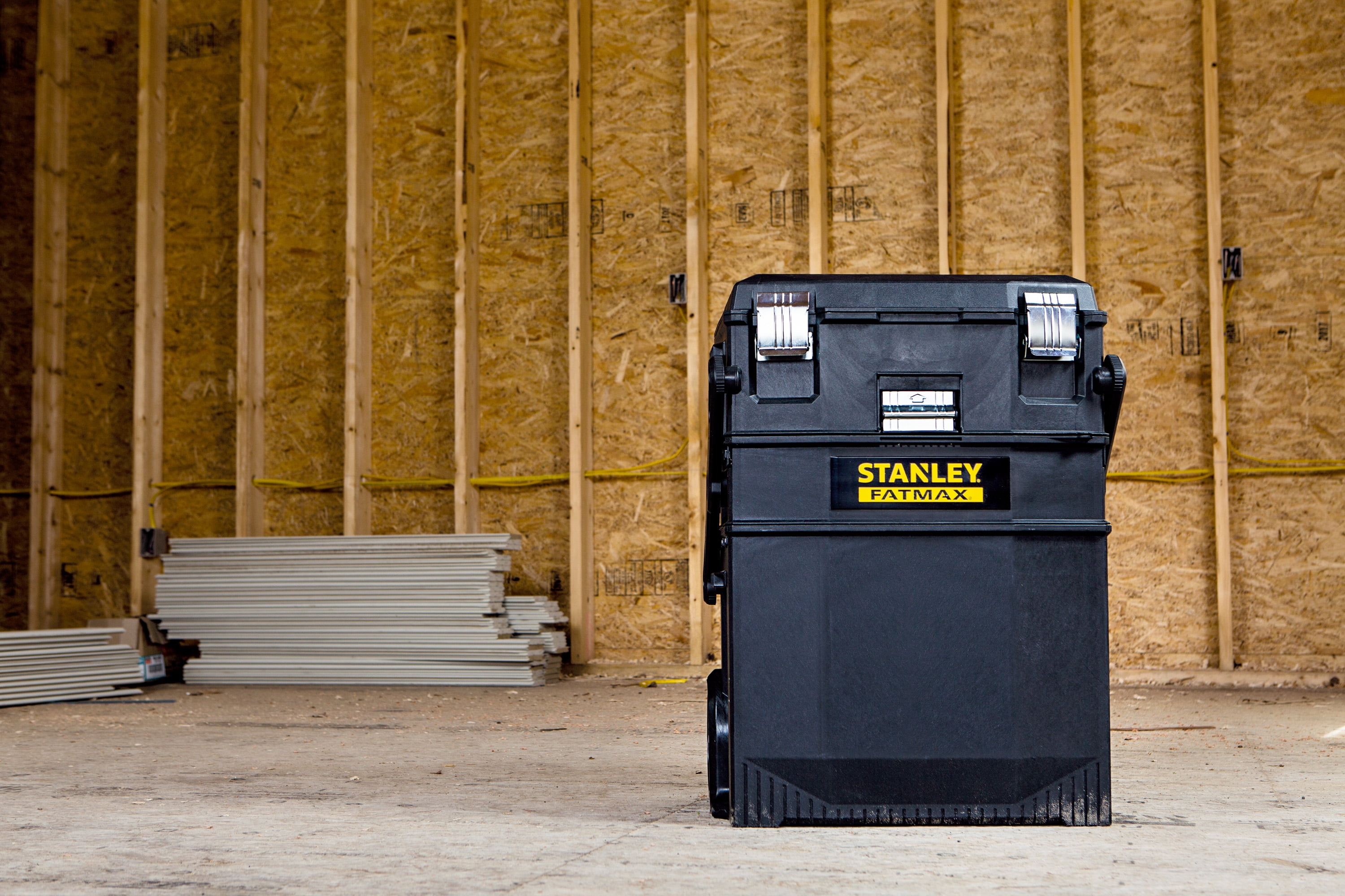 STANLEY FatMax 4-in-1 Mobile Work Station, Heavy-Duty Rolling Tool Box with Telescopic Handle (24.8 in. H x 16.2 in. W x 21.6 in. L) gegq5