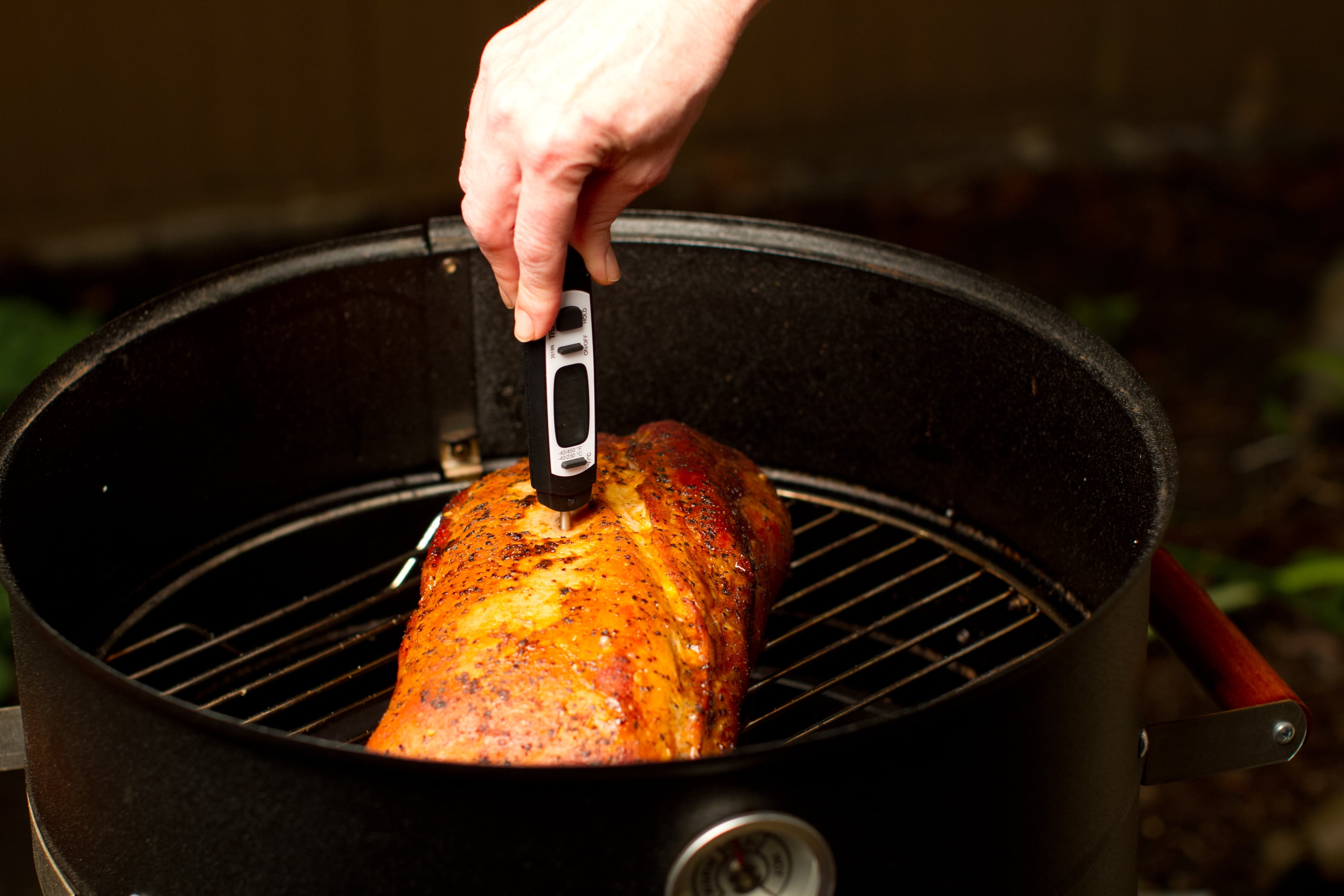 Americana Grills 2-In-1 Charcoal Water Smoker and Portable Grill (Black, 351 sq in) 0oyjt