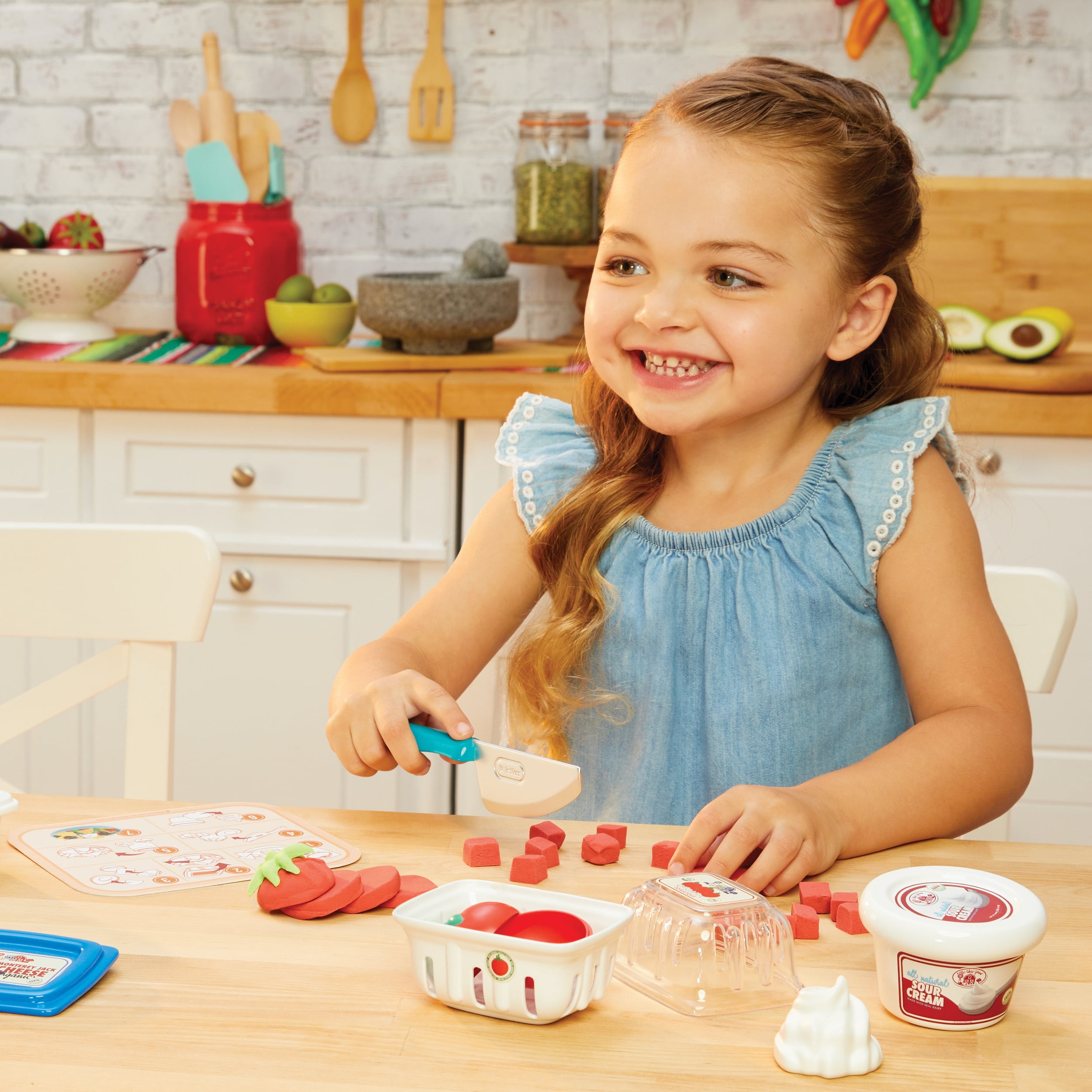 Little Tikes Creative Chefs Nacho Kit with Make-It Mix Play Sand (22 Accessories) so655