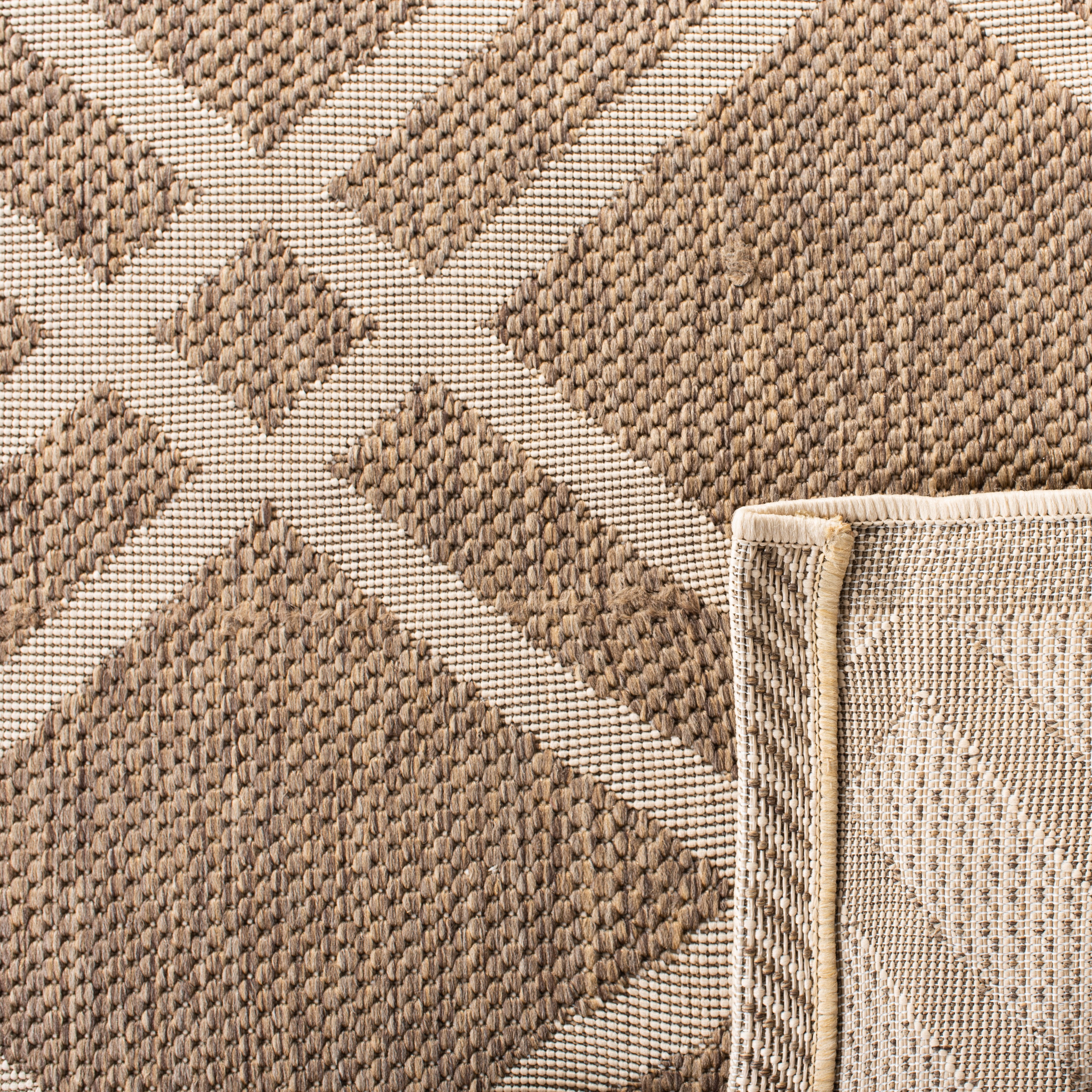 Safavieh Courtyard Jasper Geometric Indoor/Outdoor Area Rug (Brown/Bone, 5 ft 3 in x 7 ft 7 in) srv4q