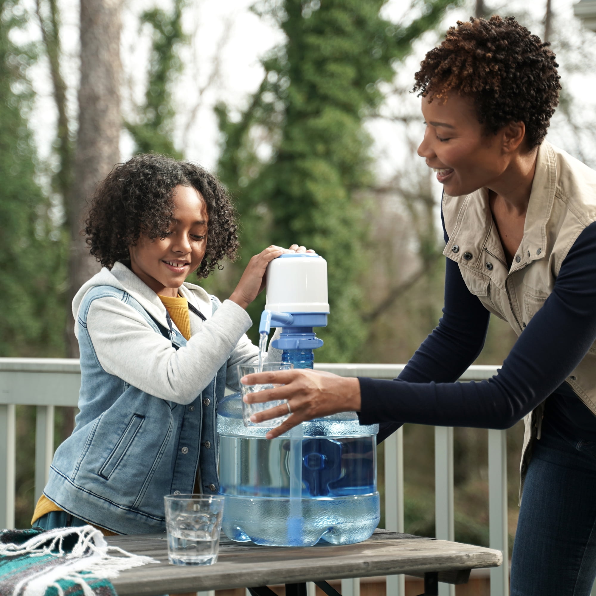 Primo Water Portable Manual Water Pump for 3 and 5 Gallon Jugs (Blue and White, 1 Pack) laypn
