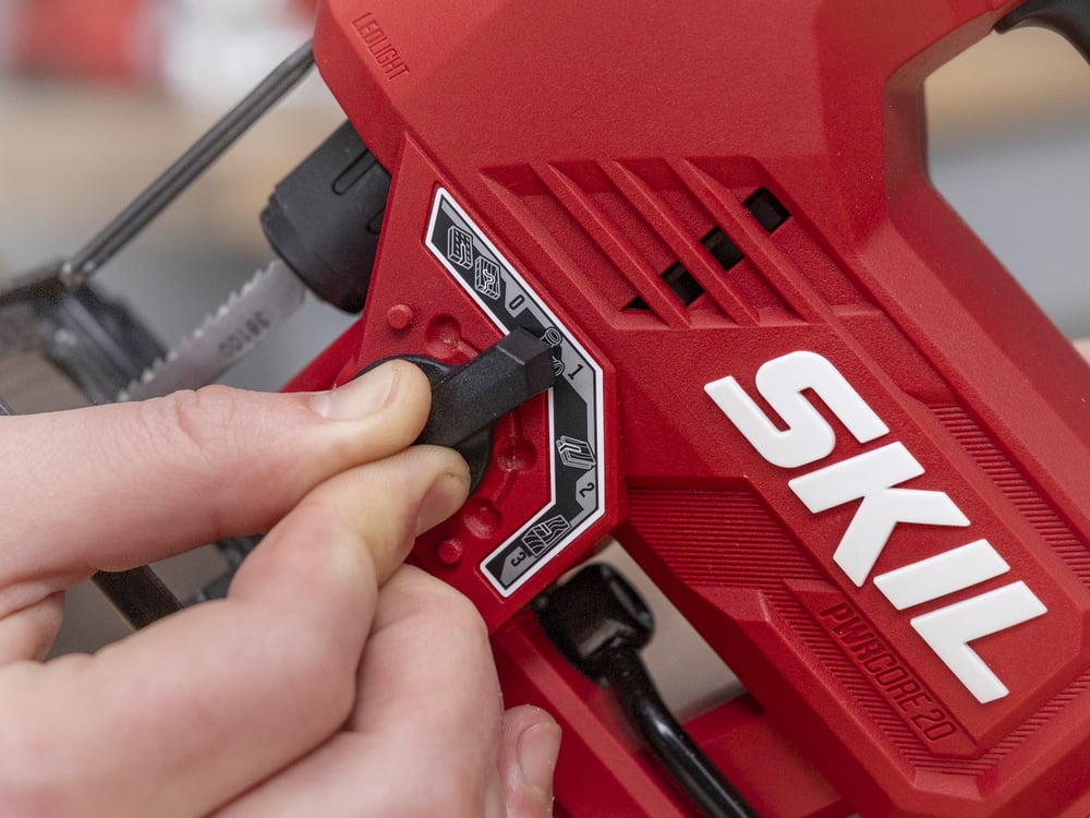 SKIL PWR CORE 20V Brushless Cordless Jigsaw Kit with 2.0Ah Battery and Charger (Red, 1 Kit) qbf0r