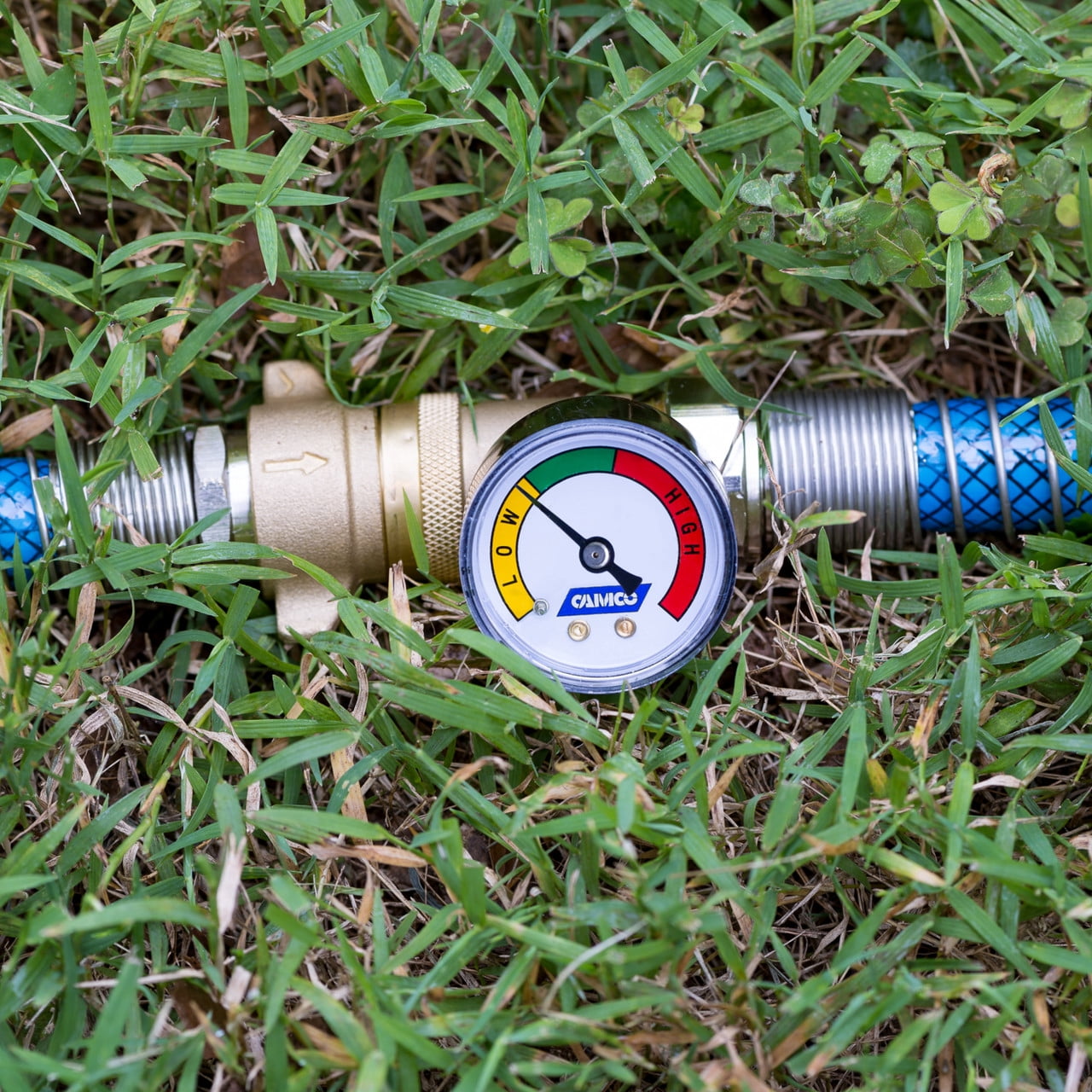 Camco RV Water Pressure Regulator with Gauge (Brass, 0.75 in) nb7sy