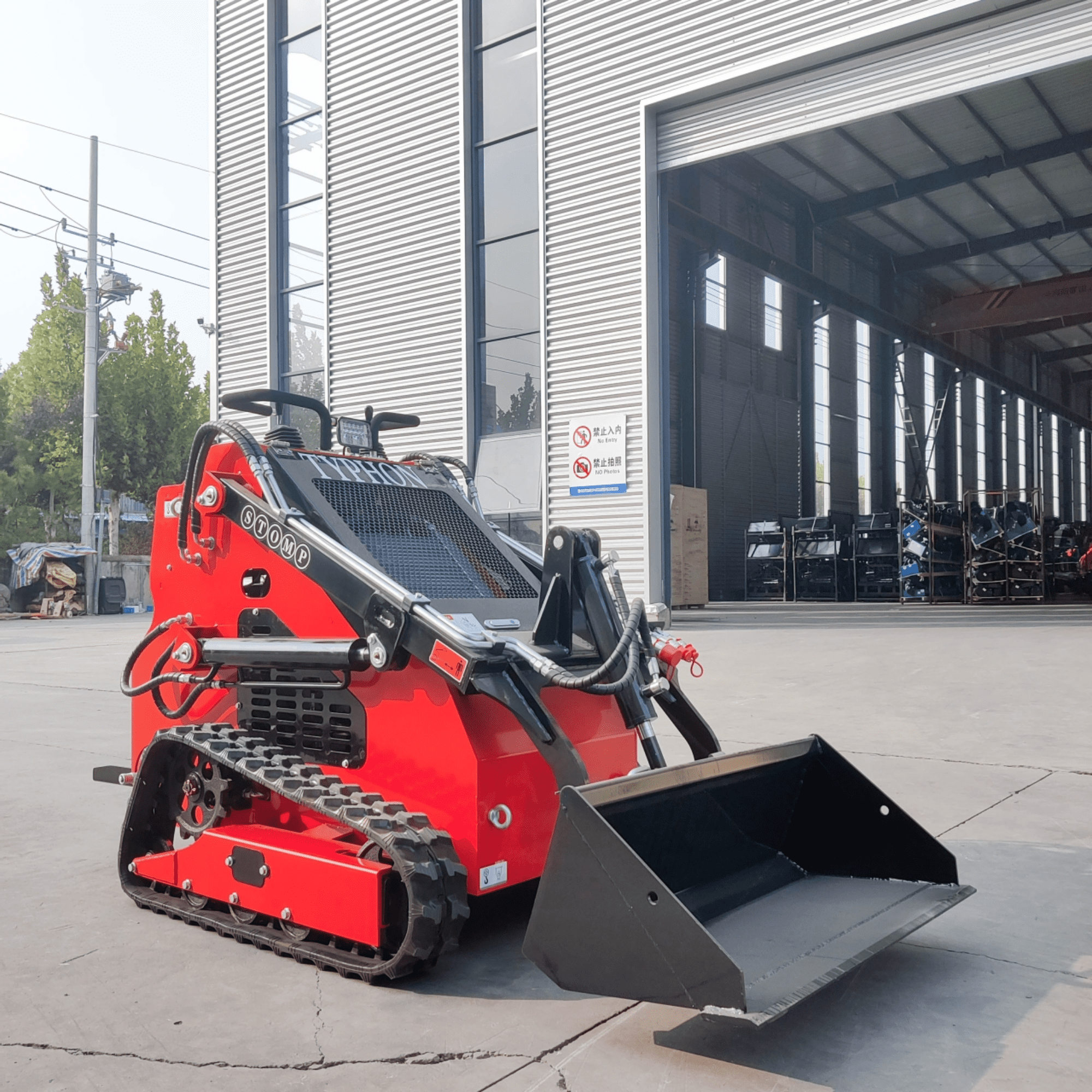TYPHON STOMP 507 Mini Skid Steer Loader, Heavy-Duty Compact Track Loader for Landscaping and Construction (1,760 lb Capacity) kpqcx