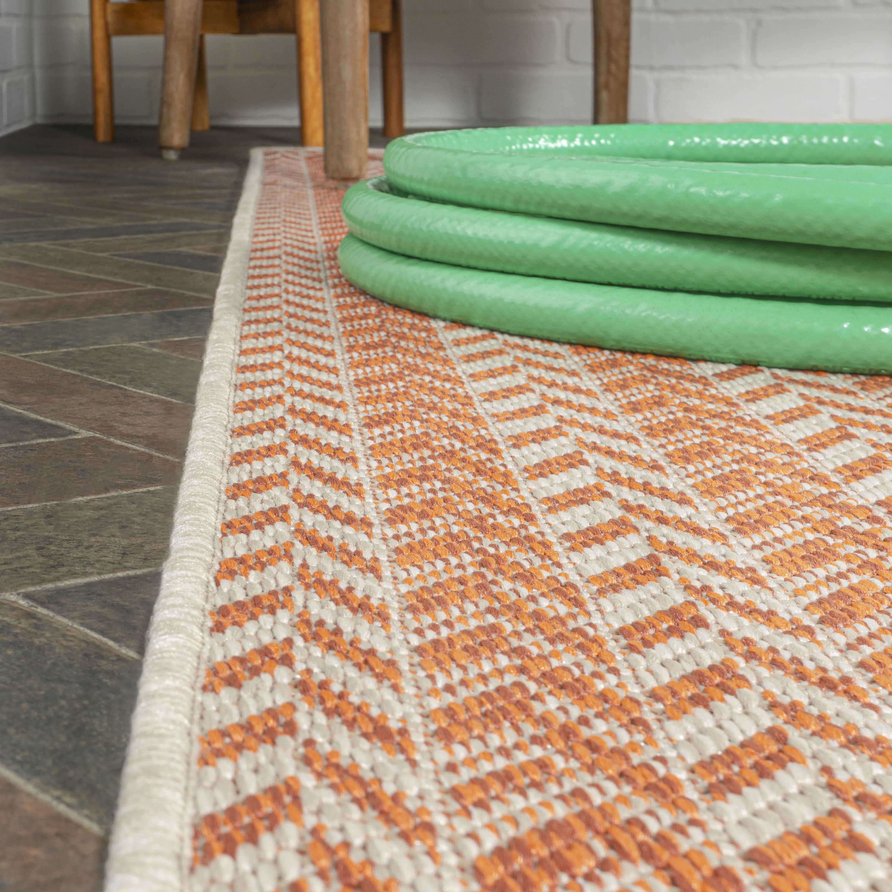 JONATHAN Y Santa Monica Area Rug, Chevron Concentric Squares Modern Indoor Outdoor Decor (Orange and Cream, 8 ft x 10 ft) y4005