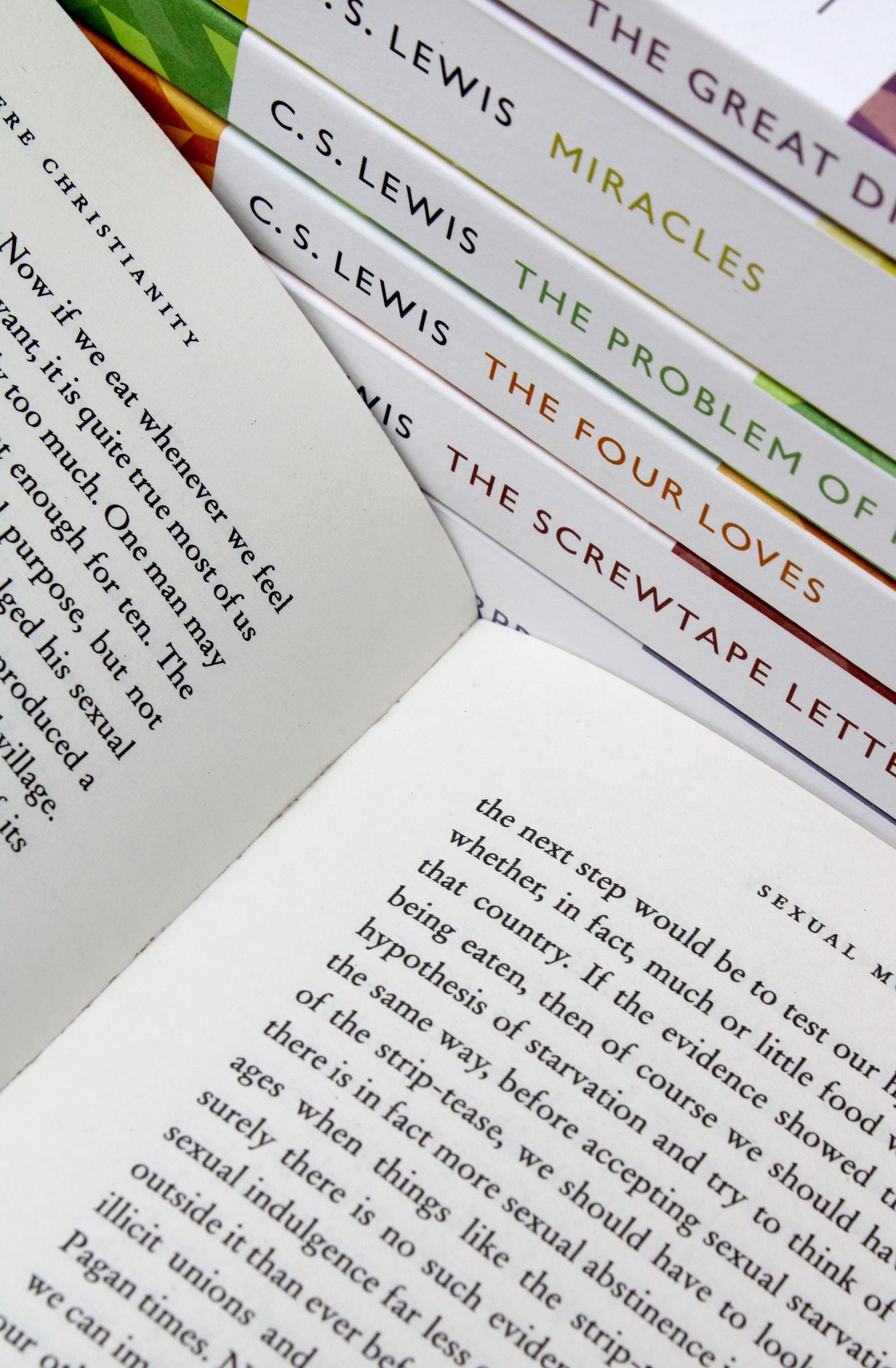 Collins C. S. Lewis Signature Classics 7-Book Boxed Set (Hardcover, 7 Books) fb971