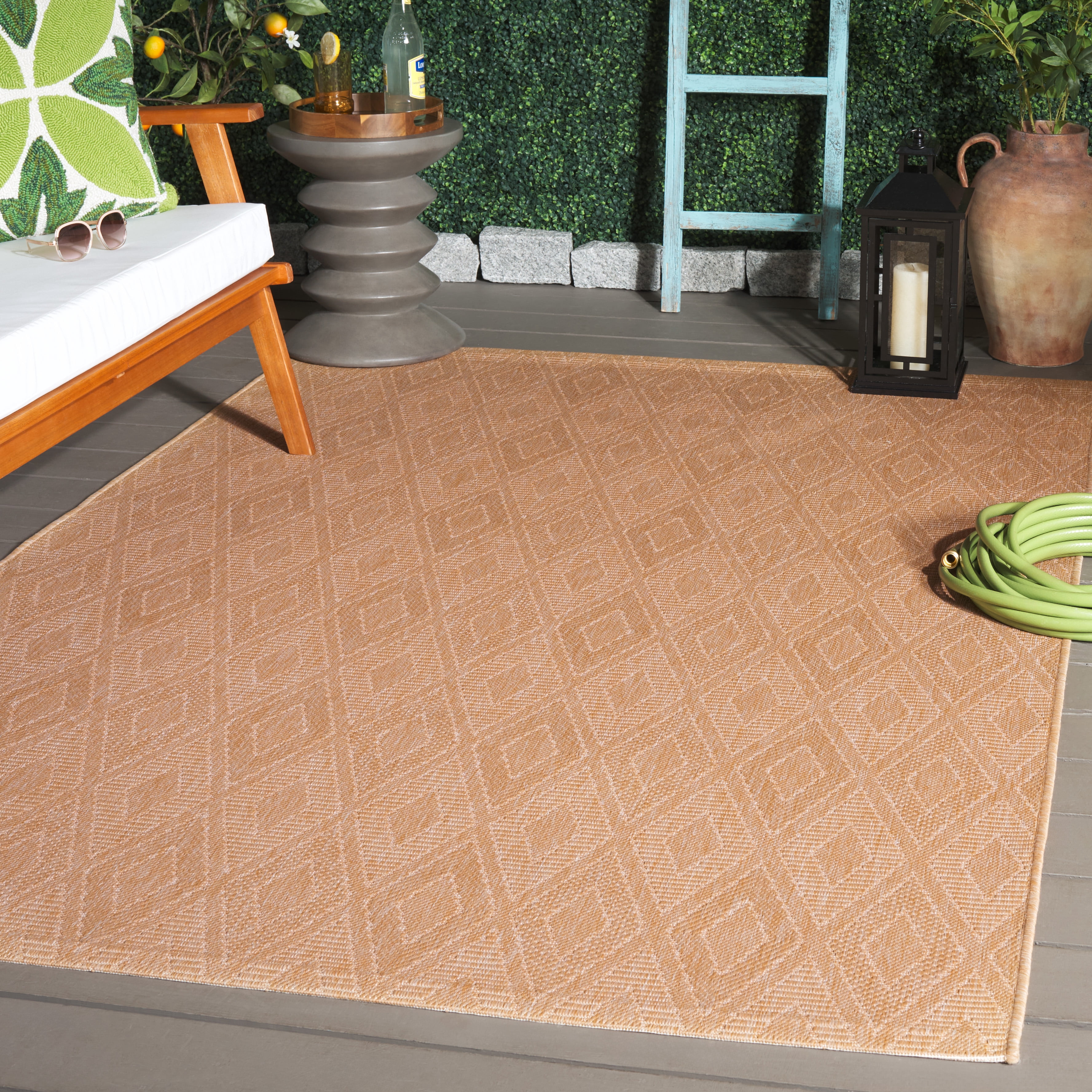 Safavieh Courtyard Teodor Geometric Indoor/Outdoor Area Rug (Natural, 5 ft 3 in x 7 ft 7 in) zmiux