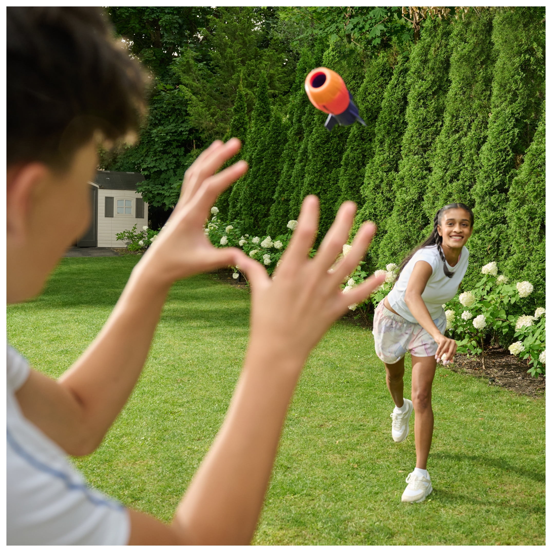 Aerobie Super Sonic Fin Catch Football, Gyroscopic Throwing Toy for Outdoor Play (Blue, 5.25 in) dr38e