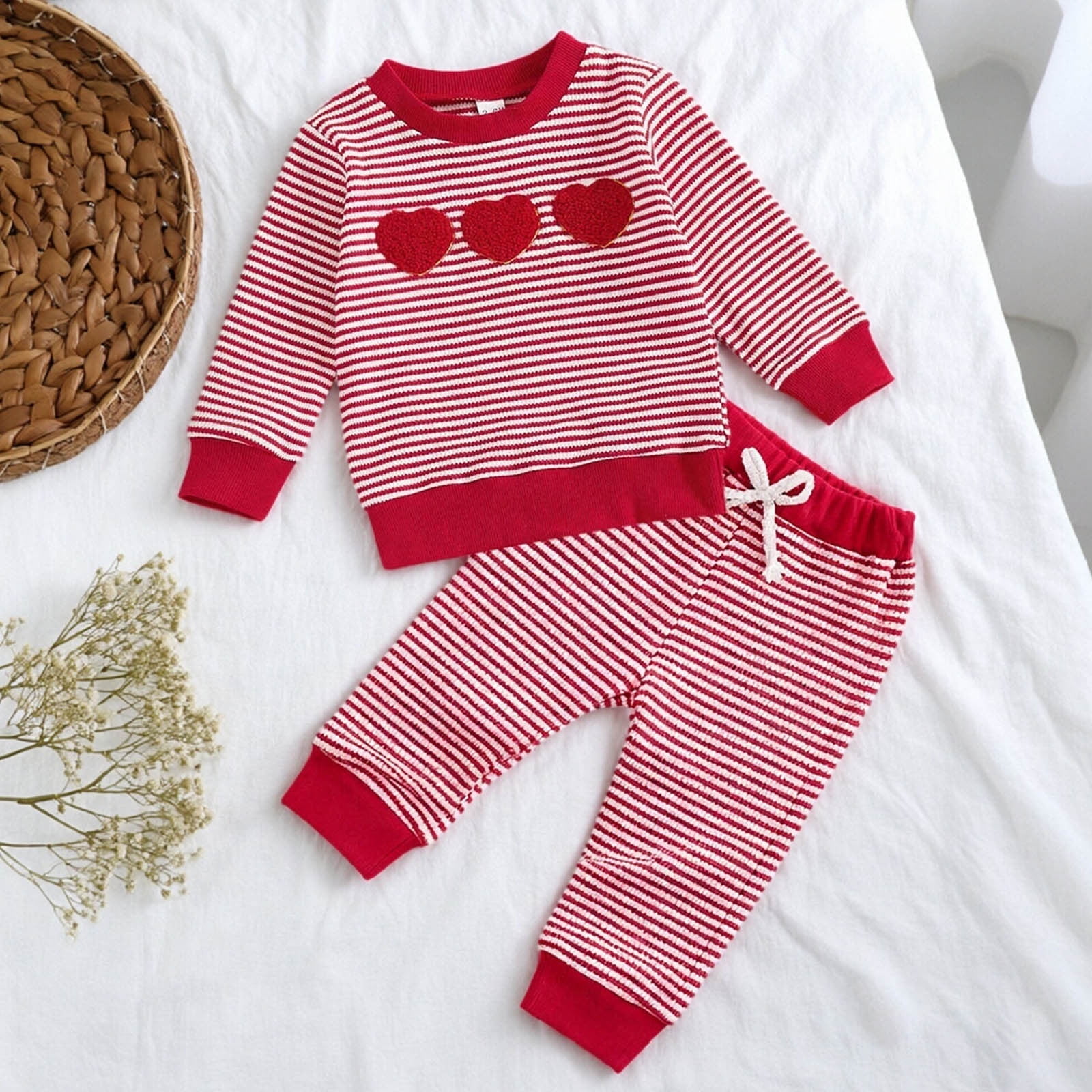 Gelikeya Toddler Girls Valentine's Day Heart Print Long Sleeve Sweatshirt and Pants Set (Red, 2-3 Years) af2xa