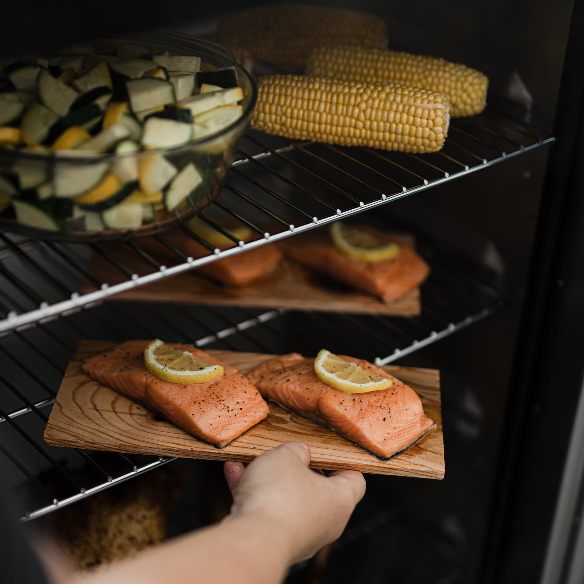Masterbuilt Two Door Propane Smoker, Vertical Outdoor Cooking Grill (Black, 30 in) 7uvb8
