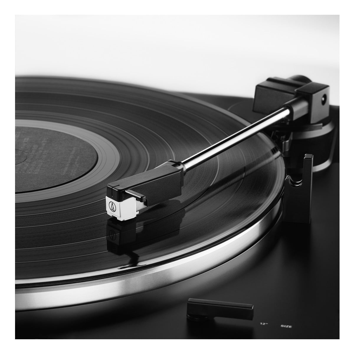 Audio-Technica AT-LP60XBT-BK Fully Automatic Belt-Drive Stereo Turntable with Bluetooth (Black) uzof4