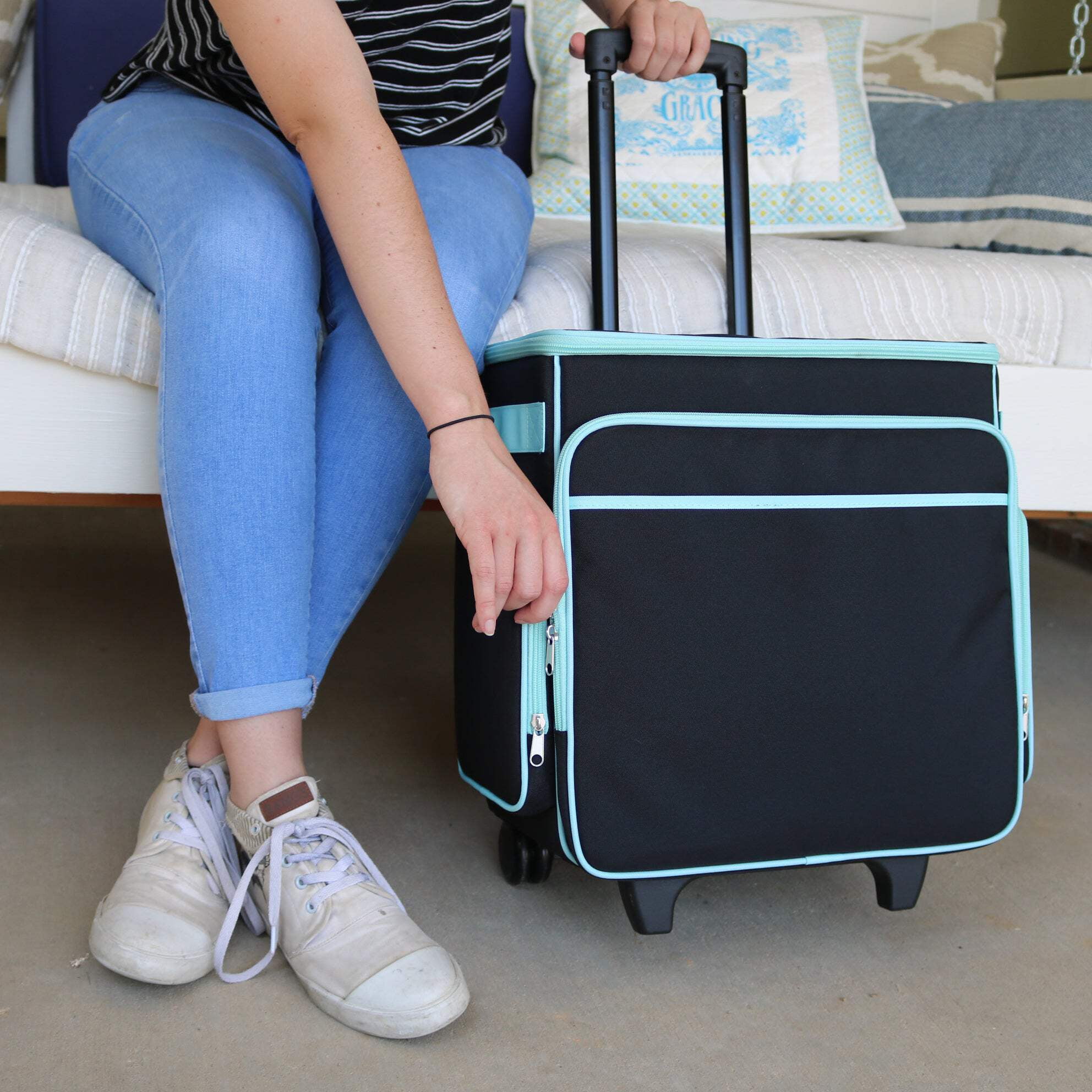 Everything Mary Rolling Scrapbook Case, Portable Craft Organizer with Telescoping Handle and Wheels (Black/Teal, 18 in x 14 in x 10 in) 9d2lf