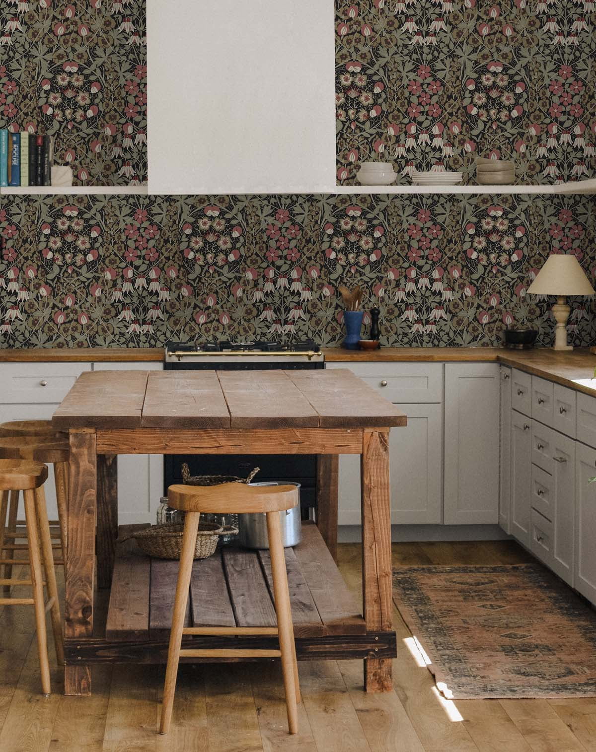 NextWall Tulip Garden Peel and Stick Wallpaper (Red, 20.5 in x 18 ft) l7qxy