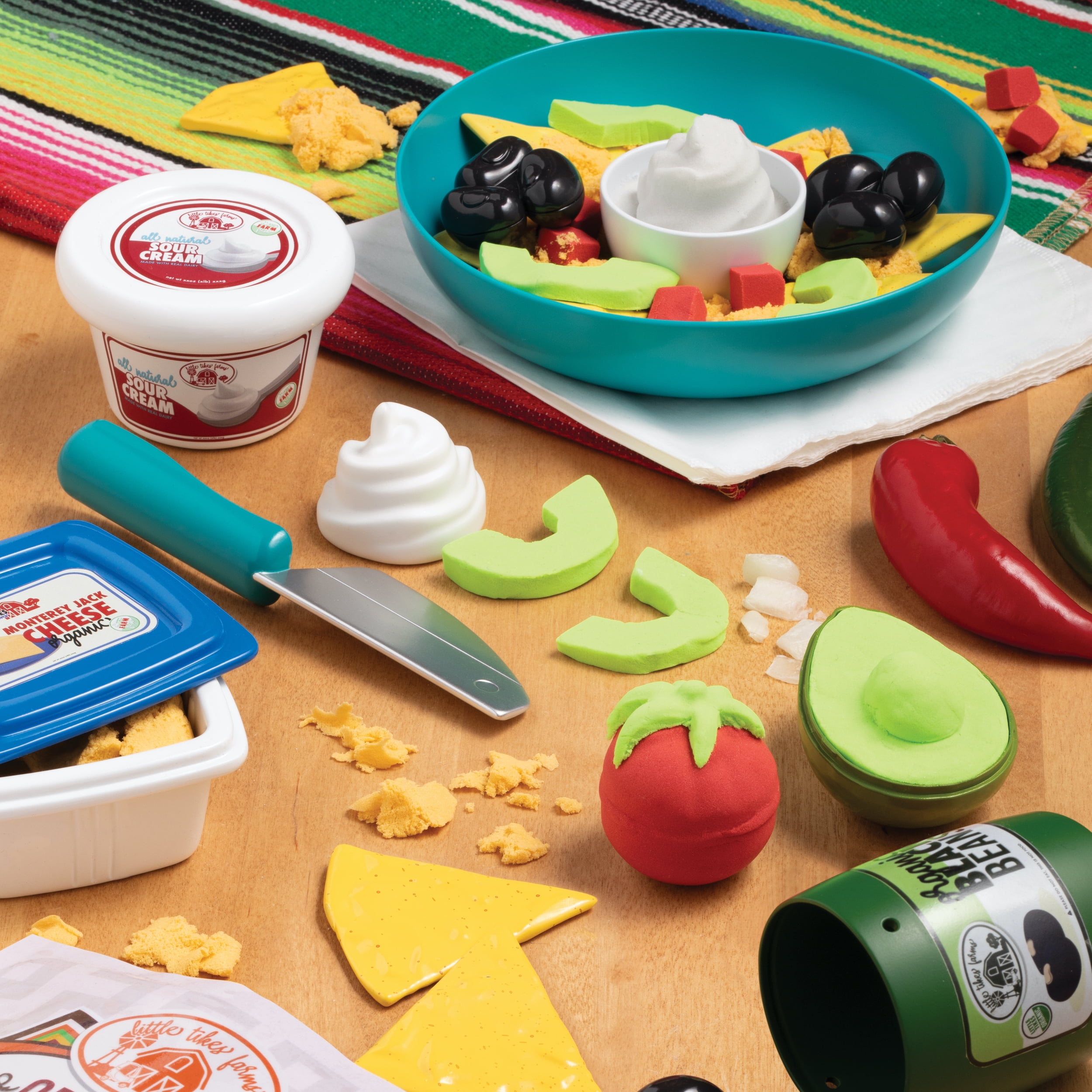 Little Tikes Creative Chefs Nacho Kit with Make-It Mix Play Sand (22 Accessories) so655