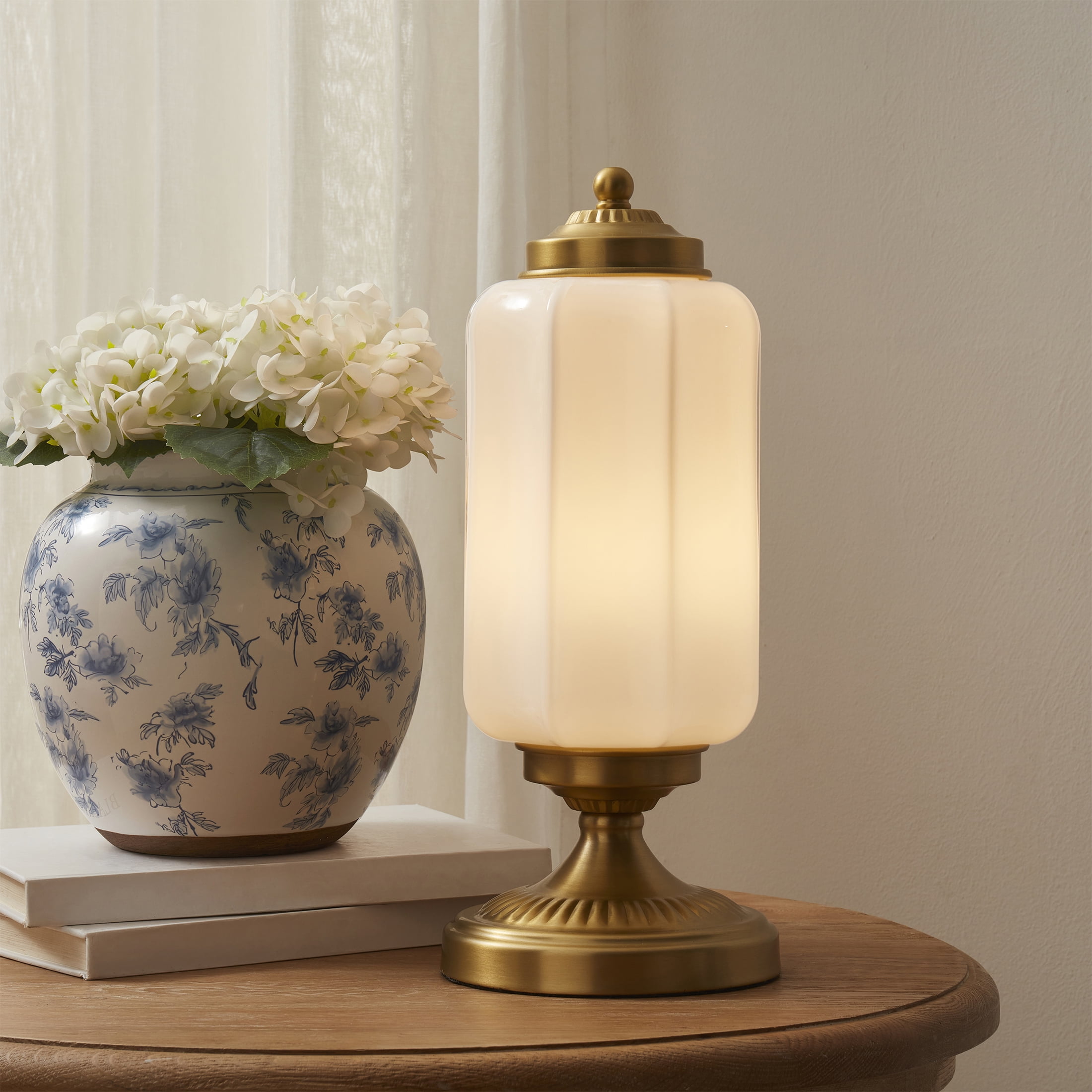 My Texas House Vintage Brass Table Lamp with Milk Glass Shade (15 in) w70x6