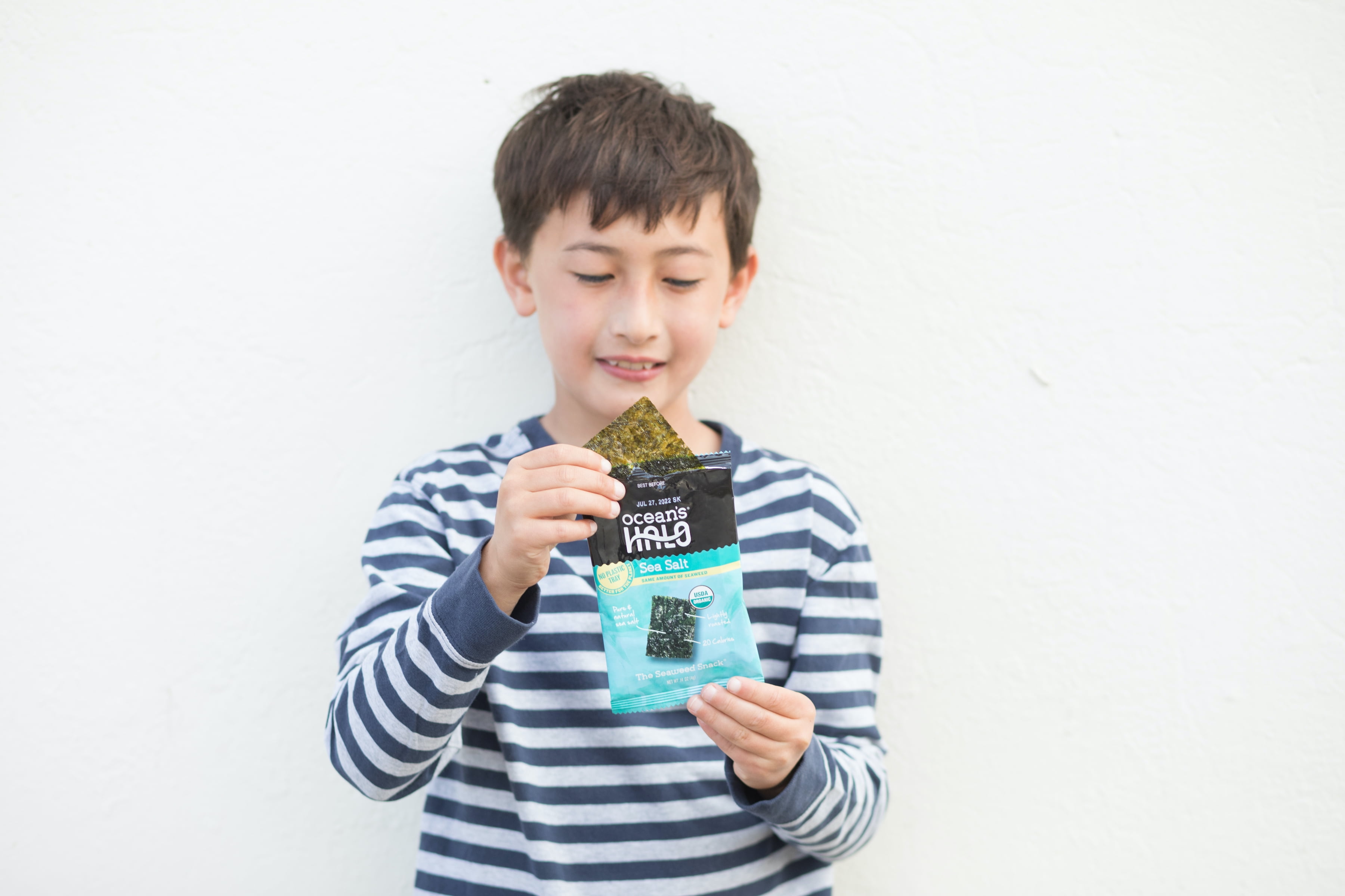 Ocean's Halo Seaweed Snack, Roasted Nori Crispy Chips, Sea Salt Flavor (5 Pack, 0.7 oz Total) z9qv1