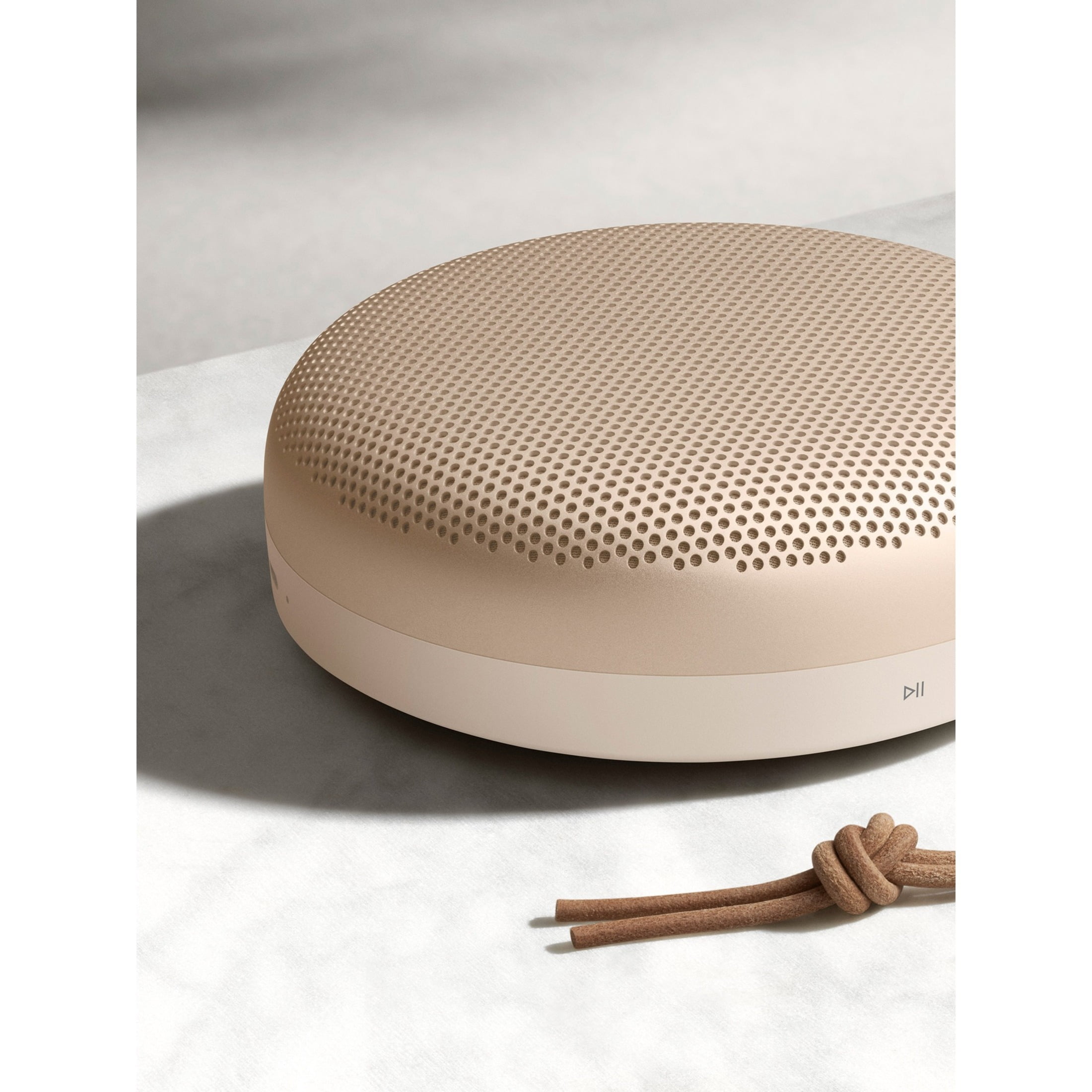 Bang & Olufsen Beosound A1 2nd Gen Portable Bluetooth Speaker (Gold Tone, 1 Unit) il0fc