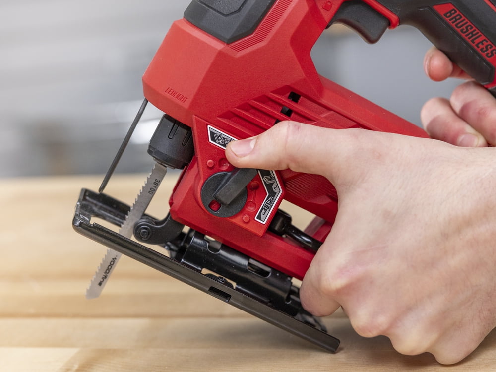 SKIL PWR CORE 20V Brushless Cordless Jigsaw Kit with 2.0Ah Battery and Charger (Red, 1 Kit) qbf0r