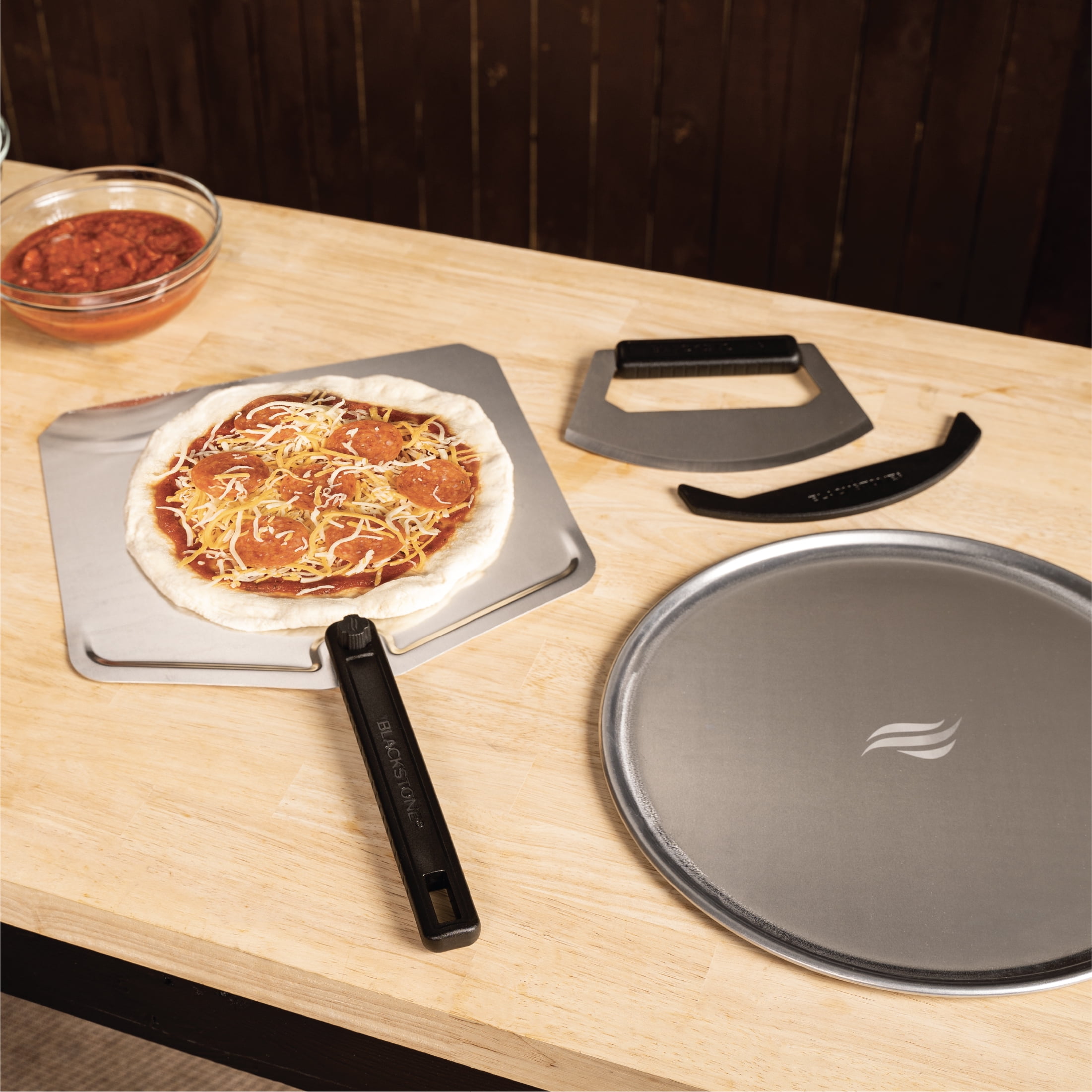 Blackstone Pizza Oven Accessory Kit with Aluminum Tray, Foldable Peel, and Cutter (Silver, 3-Piece) 4owcx - Image 5