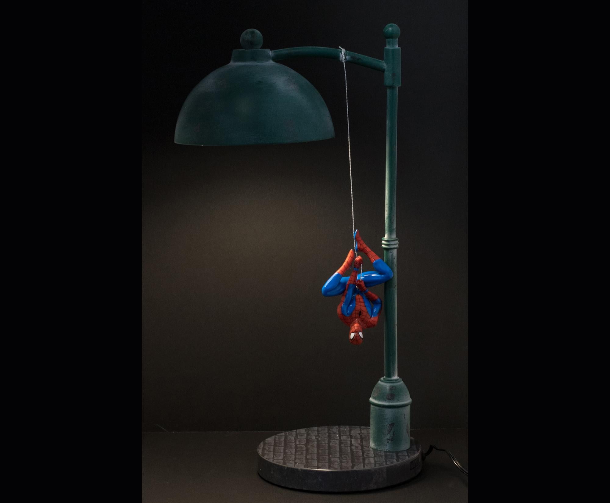 Spider-Man LED Desk Lamp Streetlight Design (16 in) m85gg