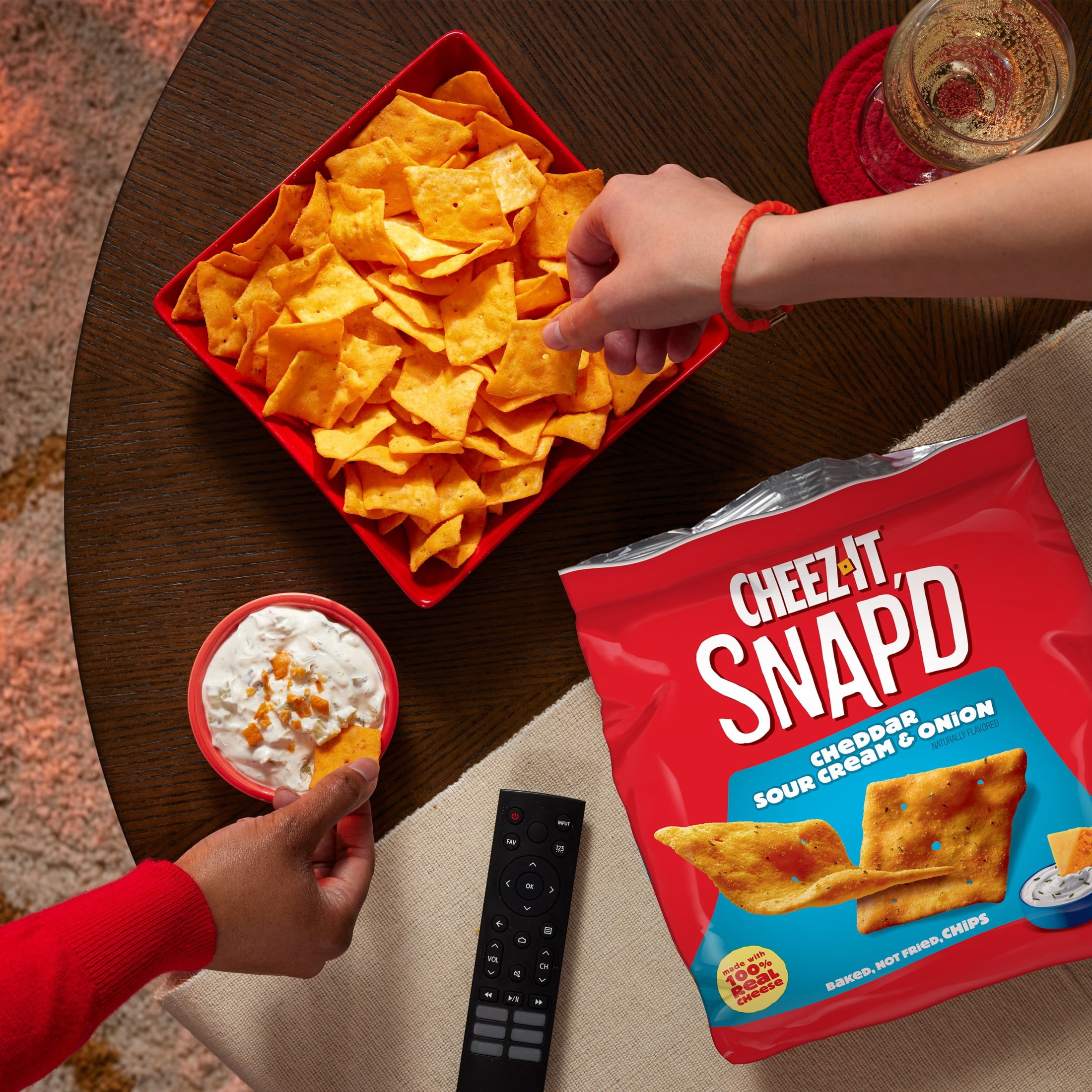 Cheez-It Snap'd Cheddar Sour Cream and Onion Cheesy Baked Chips (7.5 oz) inwt8