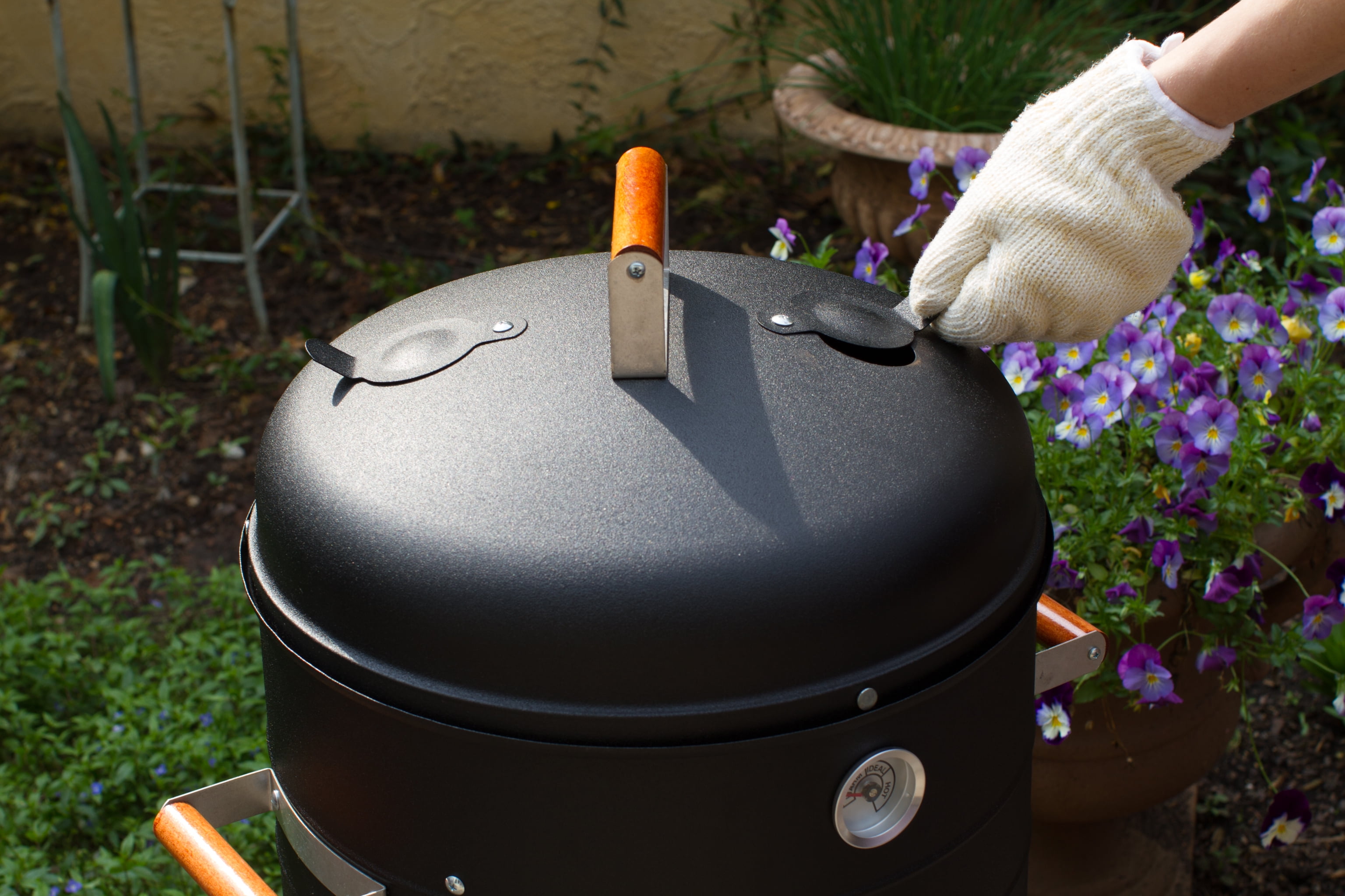 Americana Grills 2-In-1 Charcoal Water Smoker and Portable Grill (Black, 351 sq in) 0oyjt