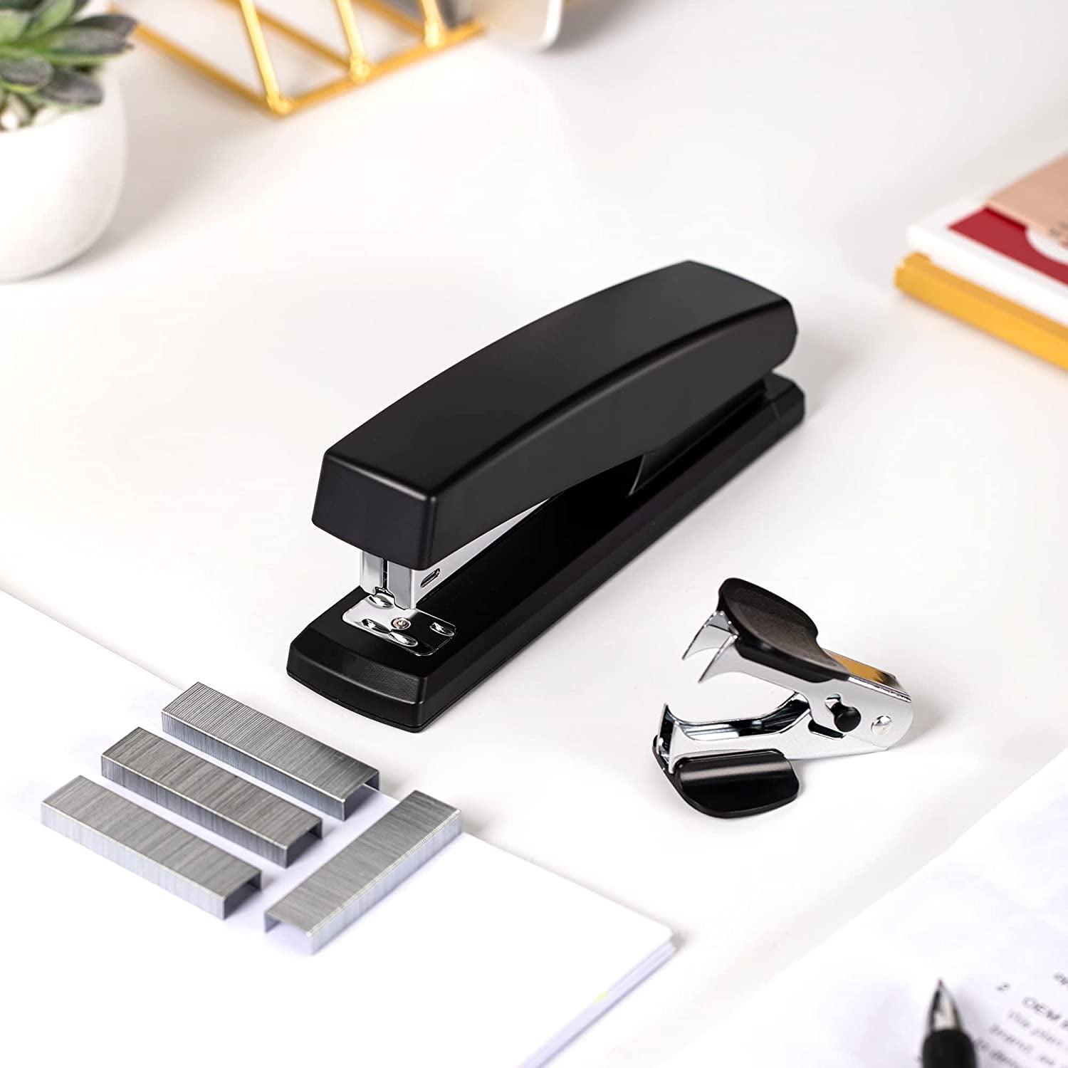 Deli Desktop Stapler Set with 1000 Staples and Remover (Black, 20 Sheet Capacity) lyi6i