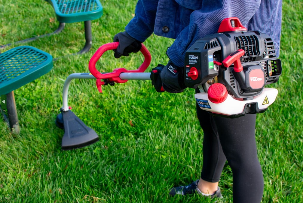Hyper Tough 26cc 2-Cycle Gas Powered String Trimmer (17 in Cutting Swath) vuzzl