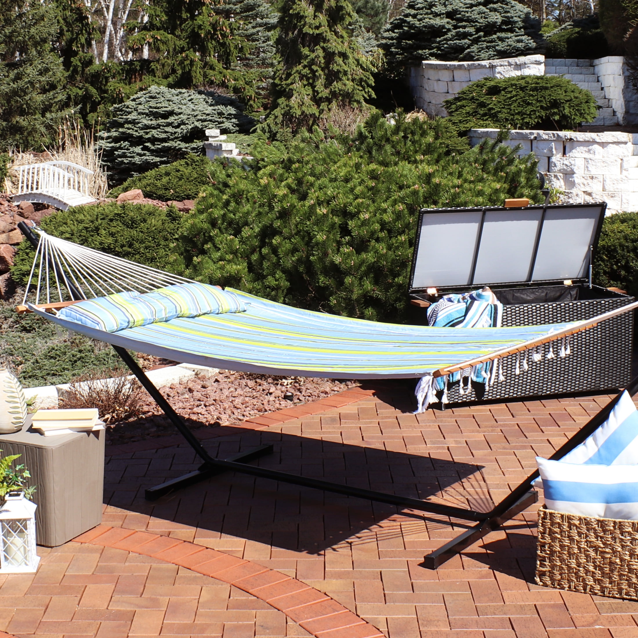 Sunnydaze 2-Person Quilted Polyester Spreader Bar Hammock (Blue and Green, 74 in x 55 in) qhkh5