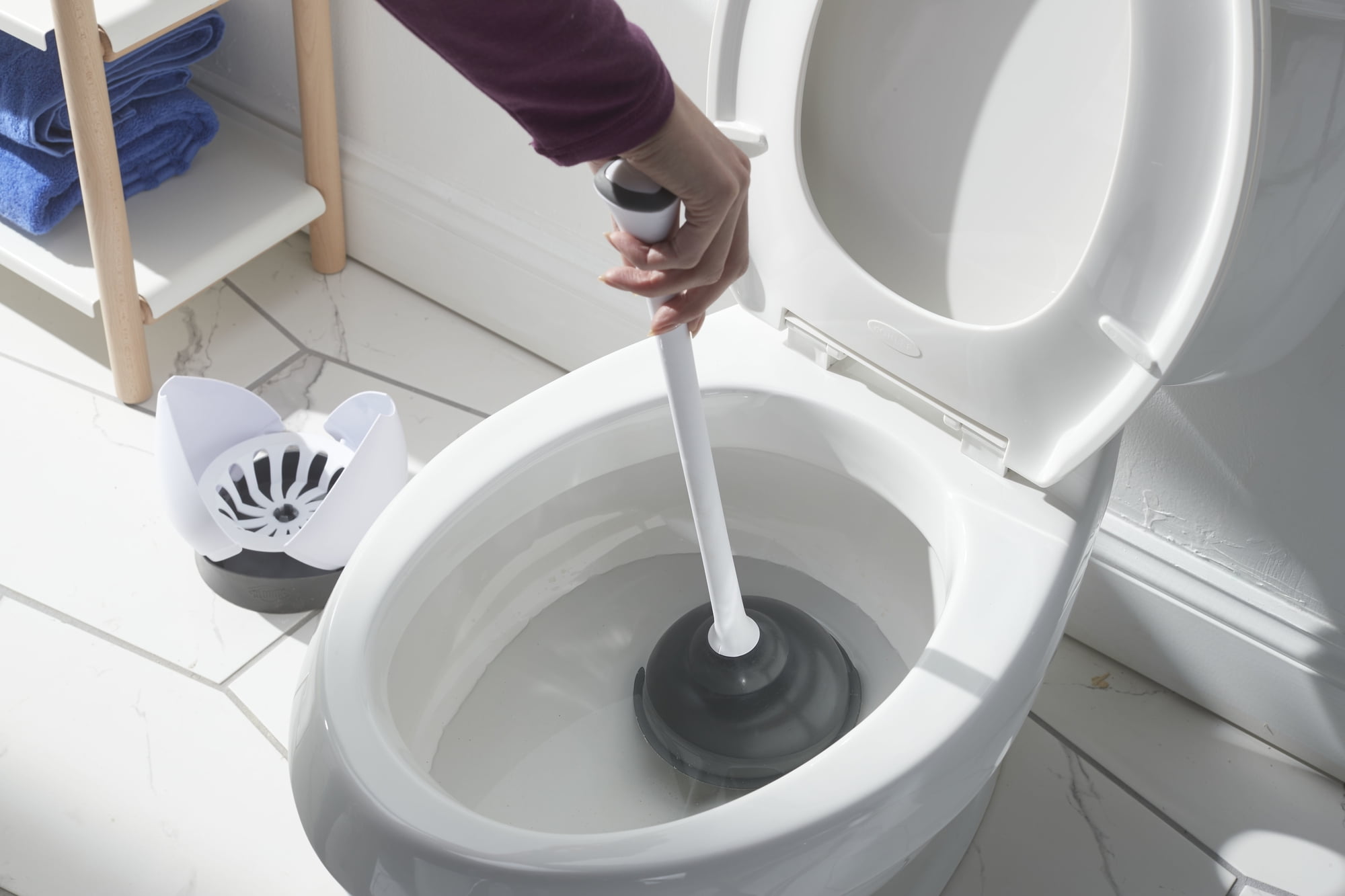Clorox Hideaway Toilet Plunger with Caddy (White, 19.5 in) 2dmgj
