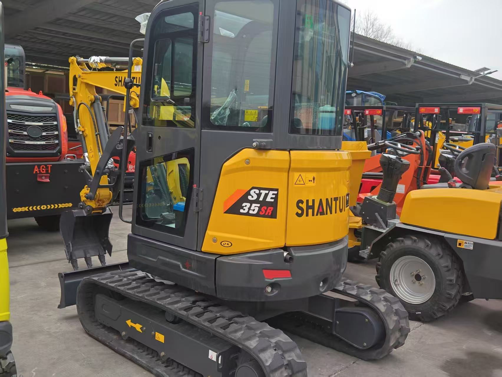Agrotk 2.8 Ton Mini Excavator with Yanmar Diesel Engine and Hydraulic Thumb (Yellow, 9.19 ft Digging Depth) 2usiu